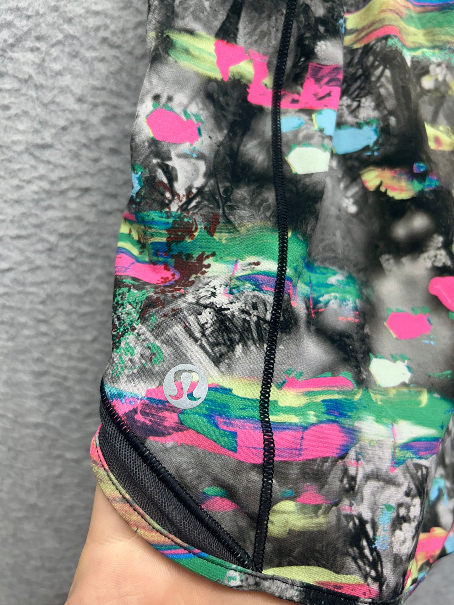 Lululemon Hotty Hot High-Rise Lined Short 4" Size 2 Paint Drift Multi