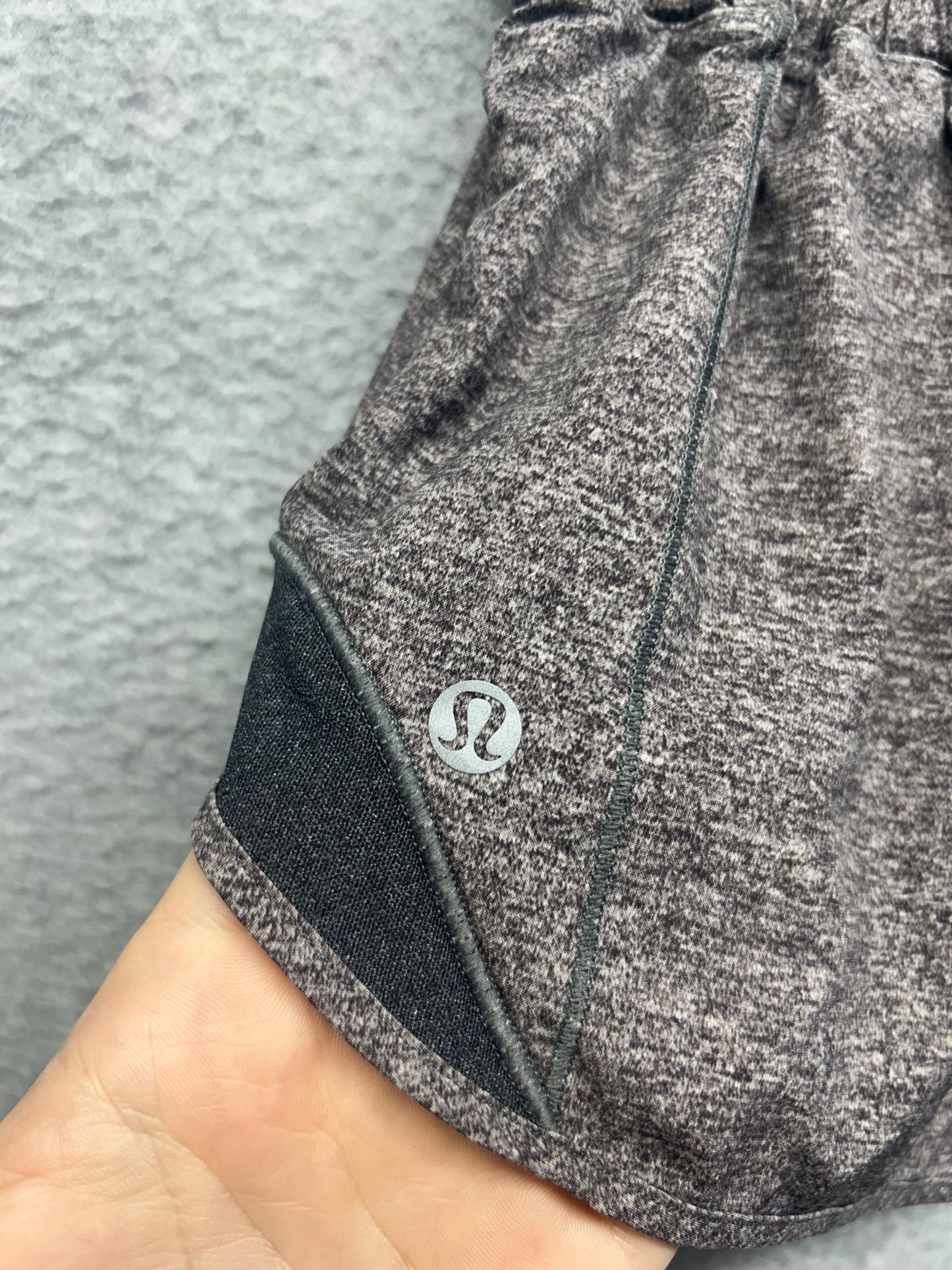 Lululemon Hotty Hot Short II 2.5" Size 2 Heather Lux Multi Black