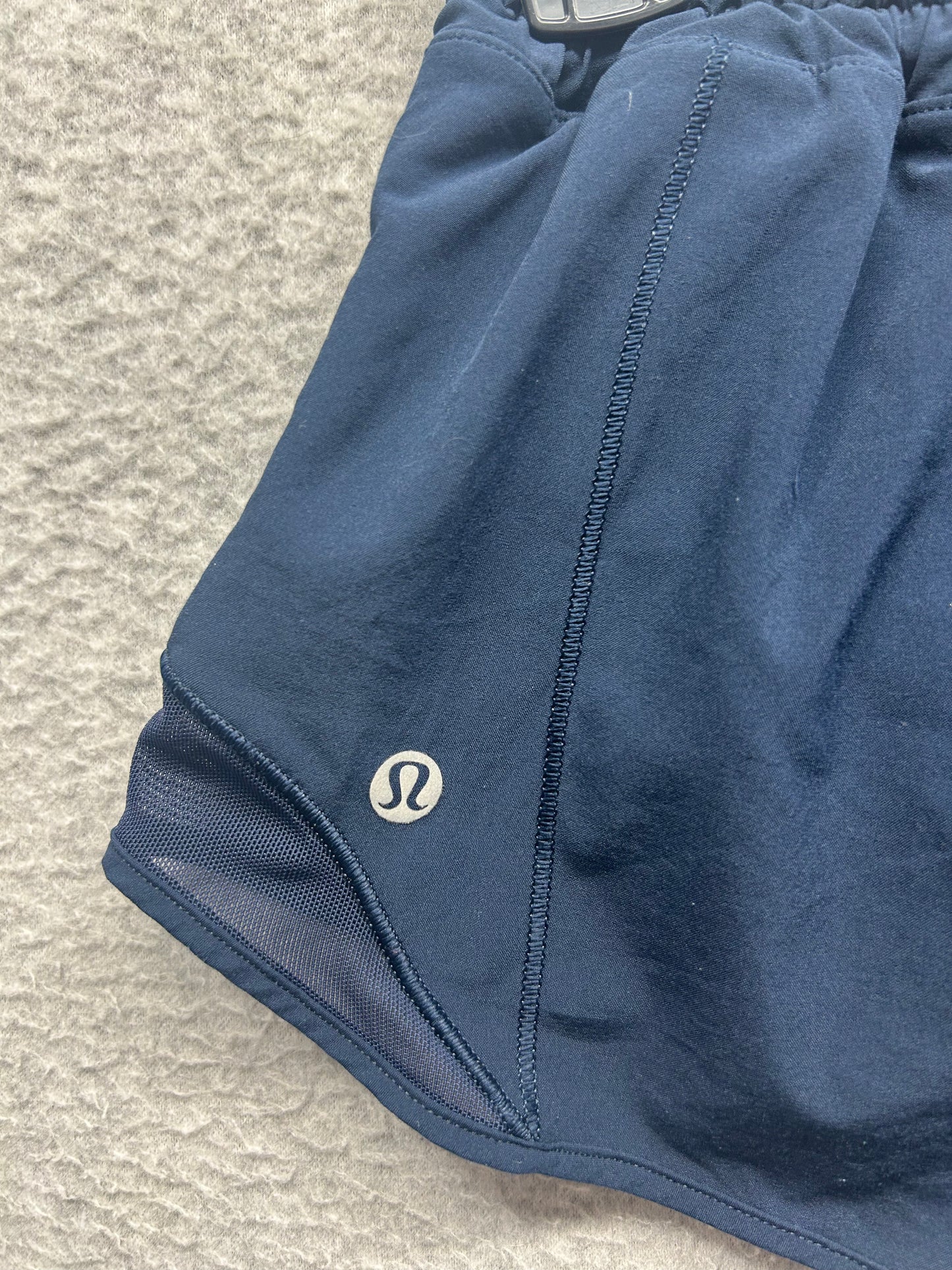 Lululemon Hotty Hot Short II 2.5" Size 2 True Navy
