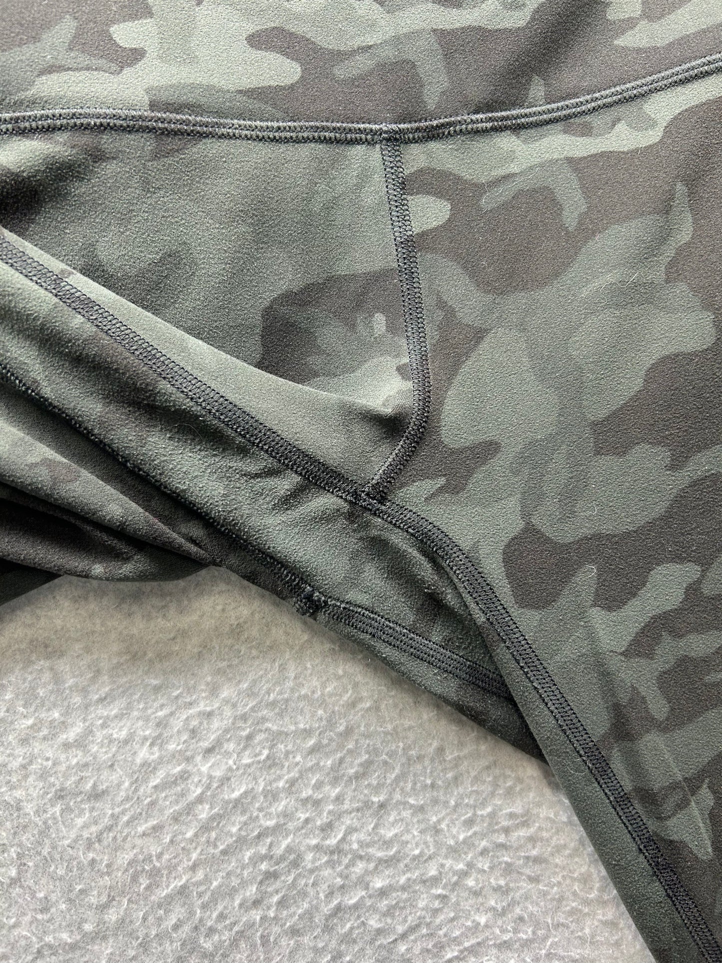 Lululemon Align Crop 21" Size 4 Incognito Camo Multi Gator Green