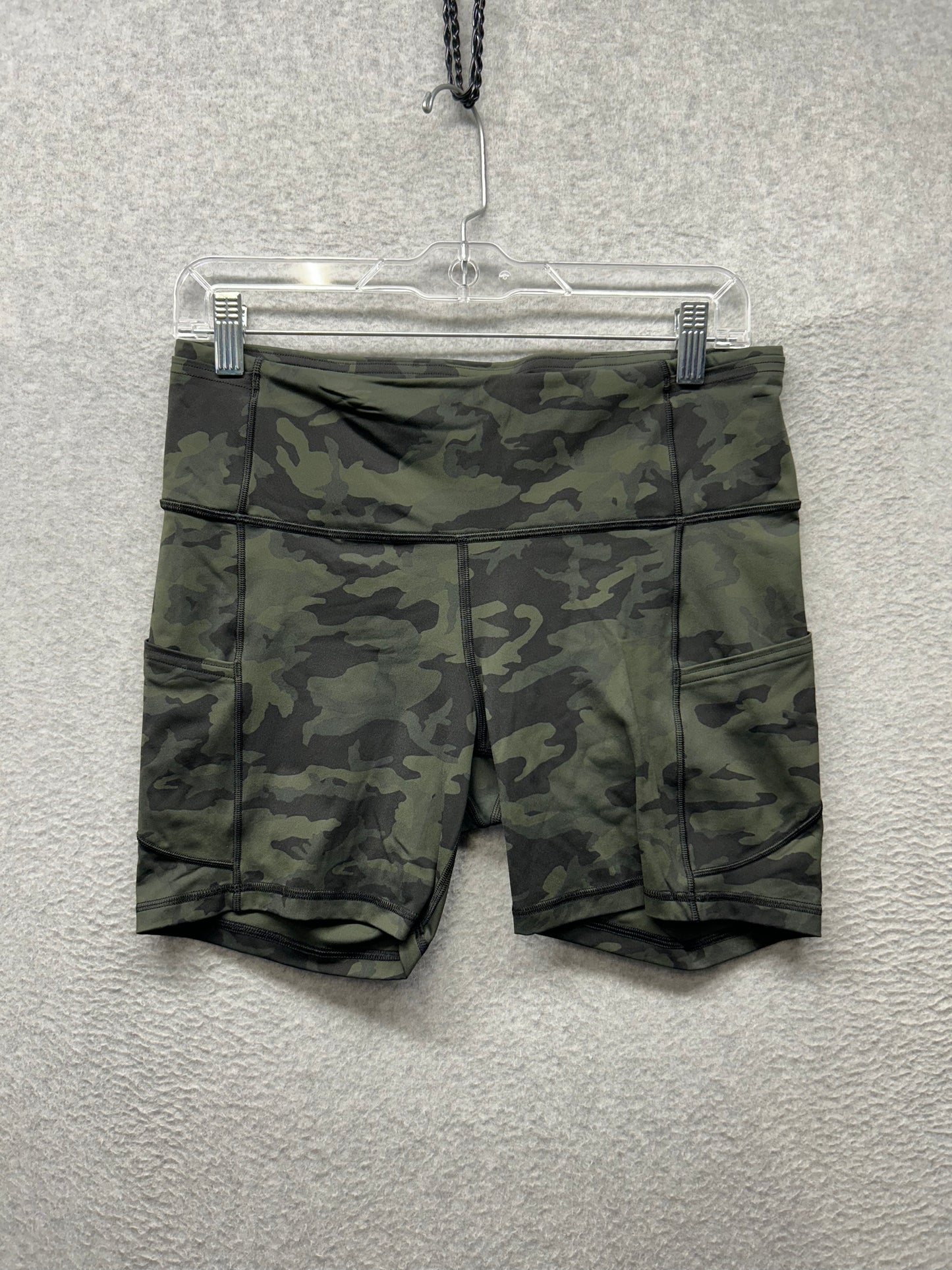 Lululemon Fast and Free Short 6" Size 10 Incognito Camo Multi Gator Green