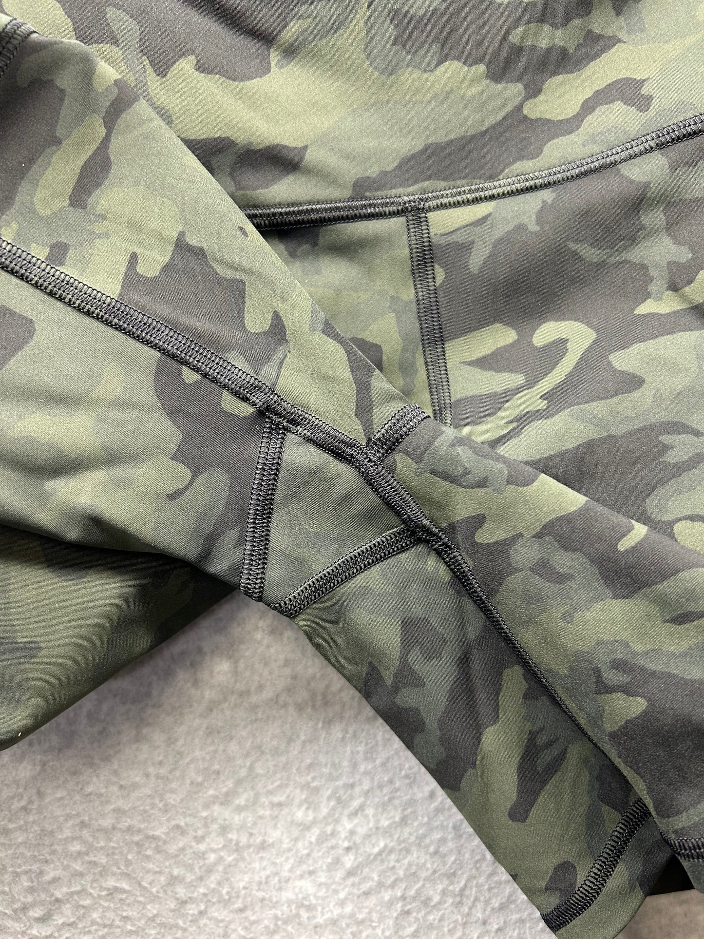 Lululemon Fast and Free Short 6" Size 10 Incognito Camo Multi Gator Green