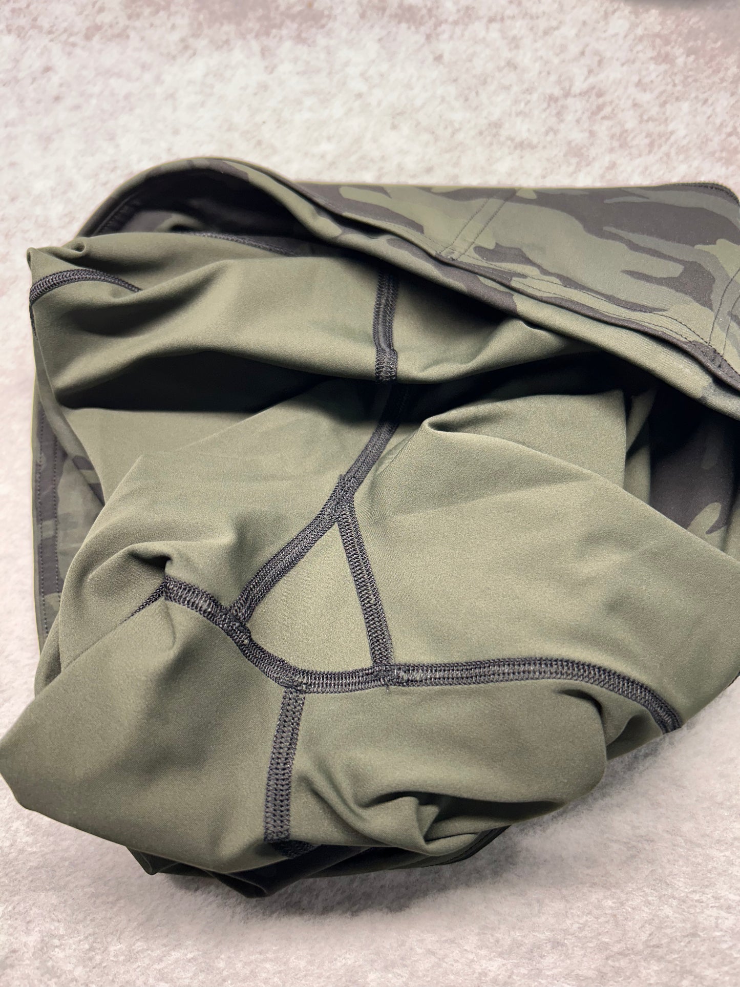 Lululemon Fast and Free Short 6" Size 10 Incognito Camo Multi Gator Green