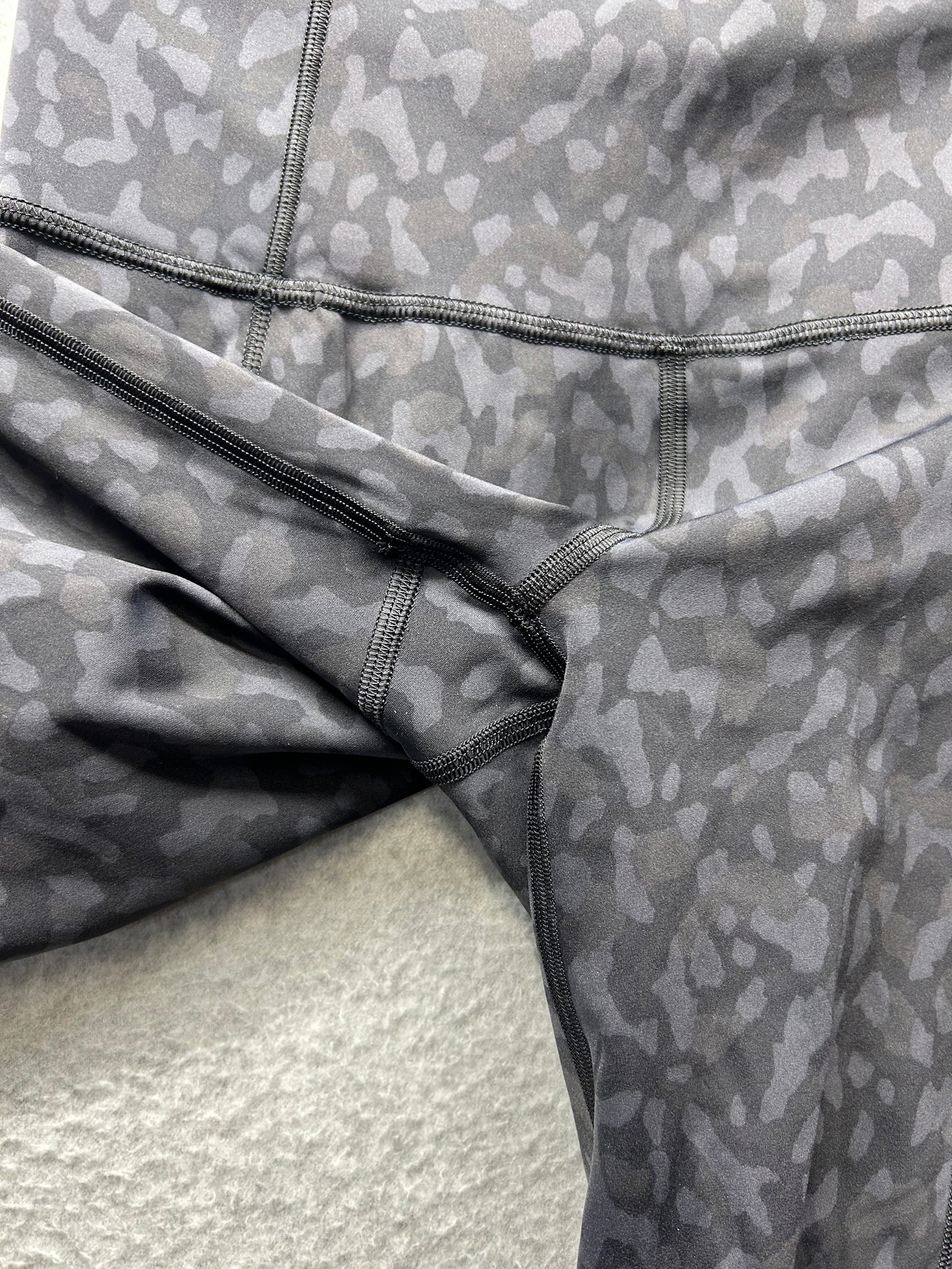 Lululemon Fast And Free Short 10" Size 6  Formation Camo Deep Coal Multi