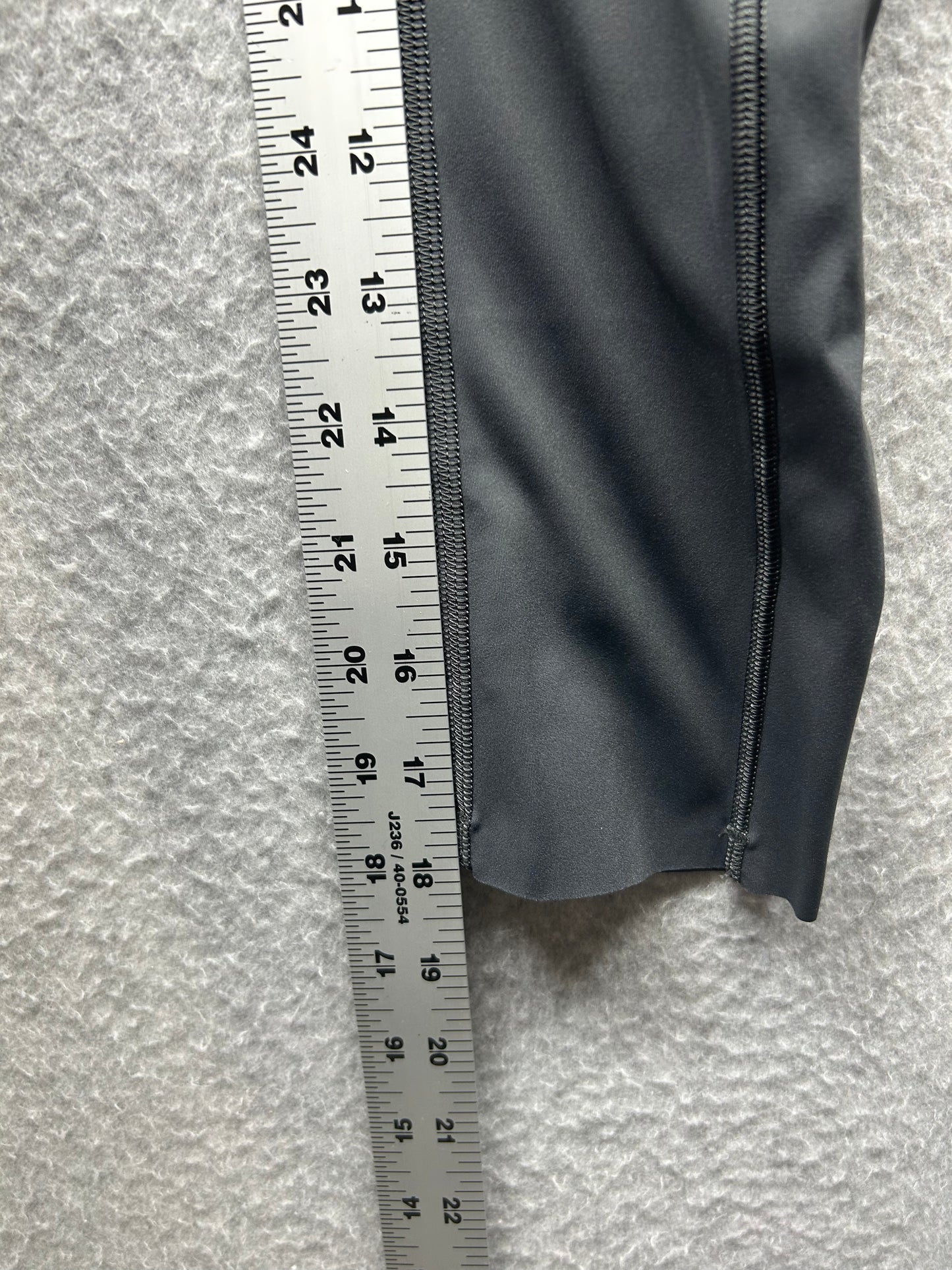 Lululemon Fast and Free Crop II 18" Size 0 Non-Reflective Graphite Grey