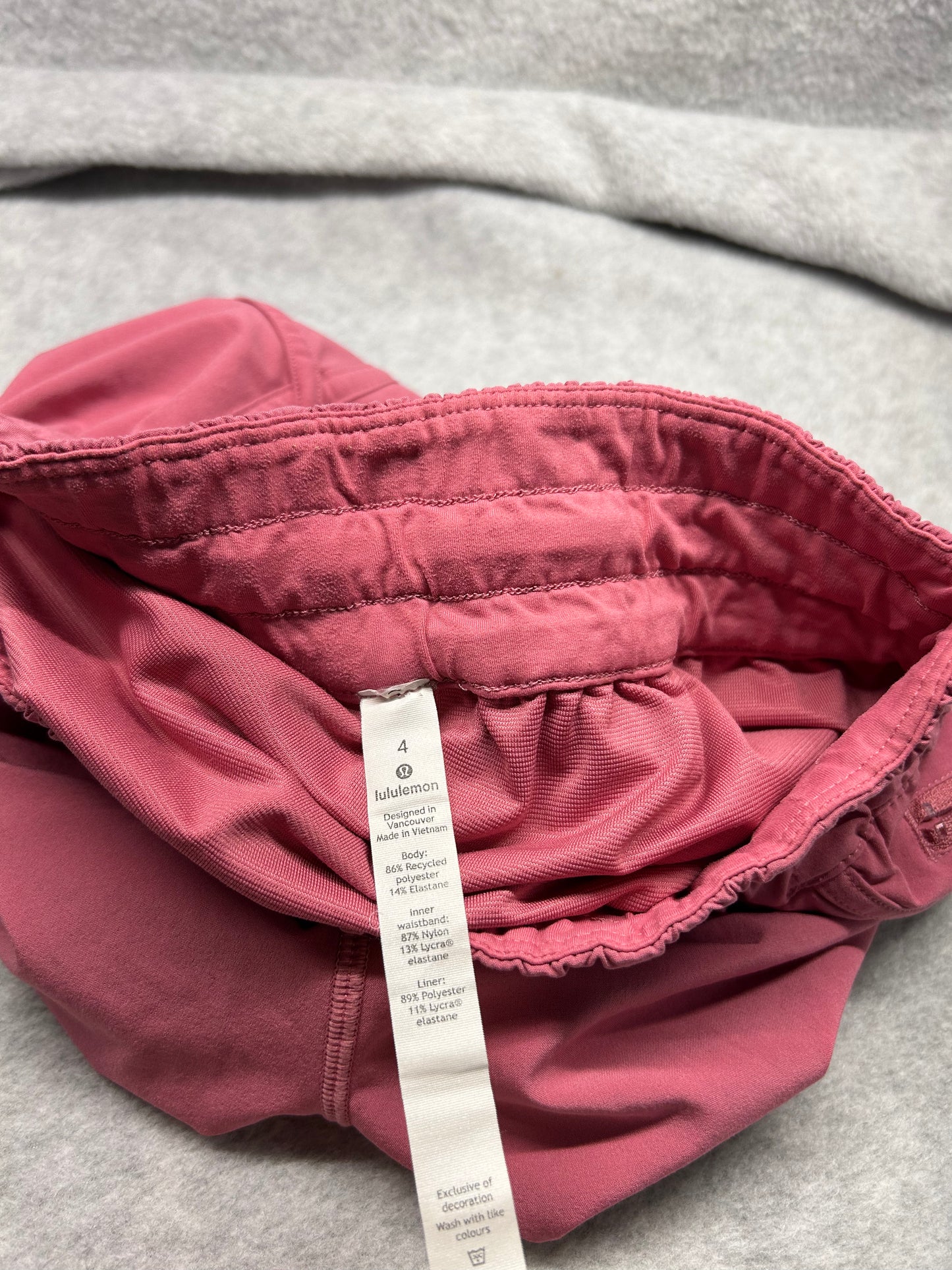 Lululemon Tracker Short V 4" Size 4 Lush
