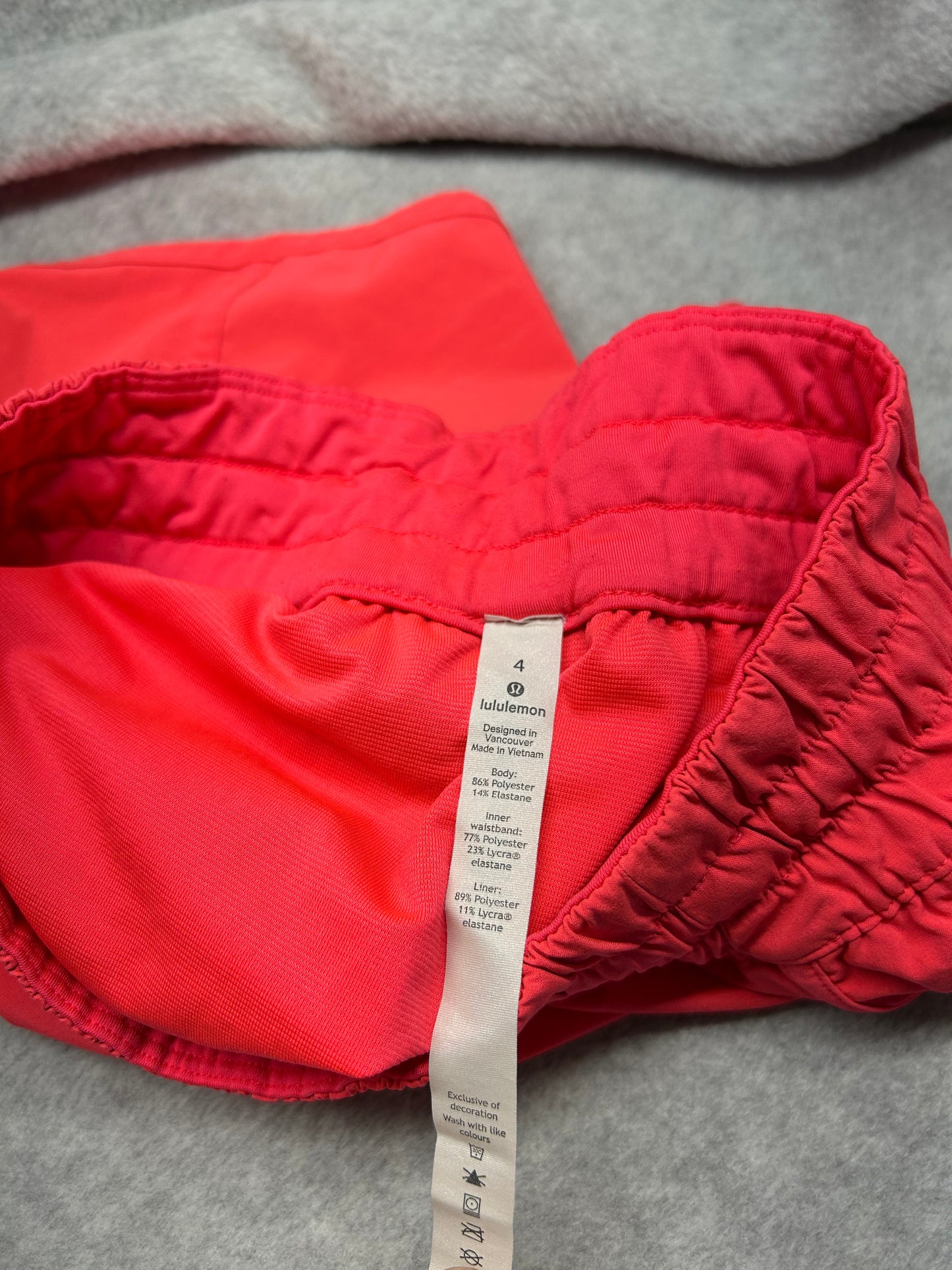 Lululemon Tracker Short V 4" Size 4 Razzle