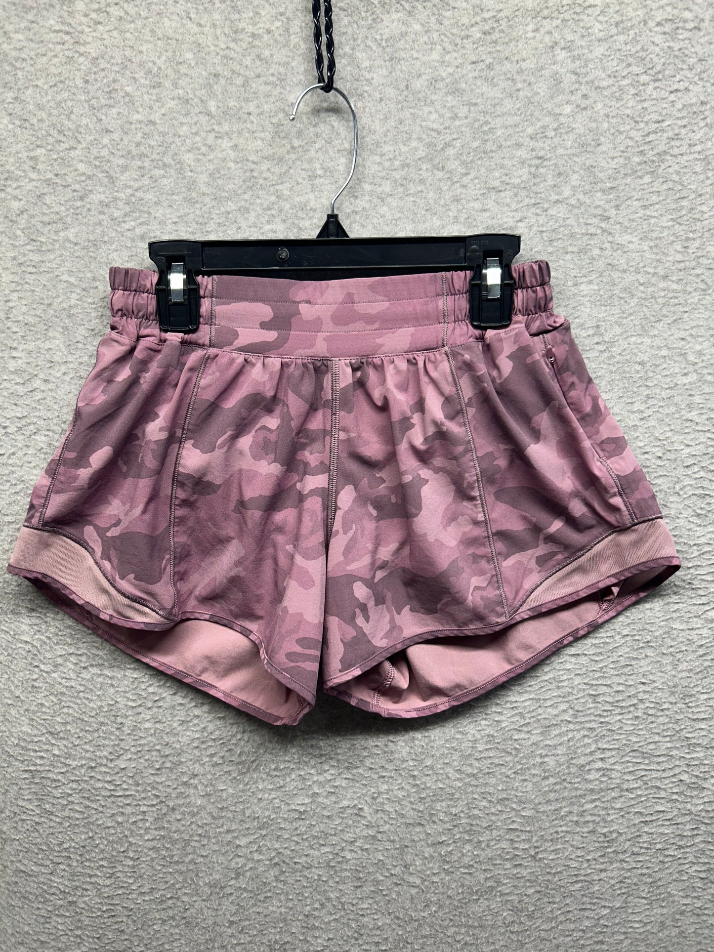 Lululemon Hotty Hot Short II Long 4" Size 4 Incognito Camo Pink Taupe Multi