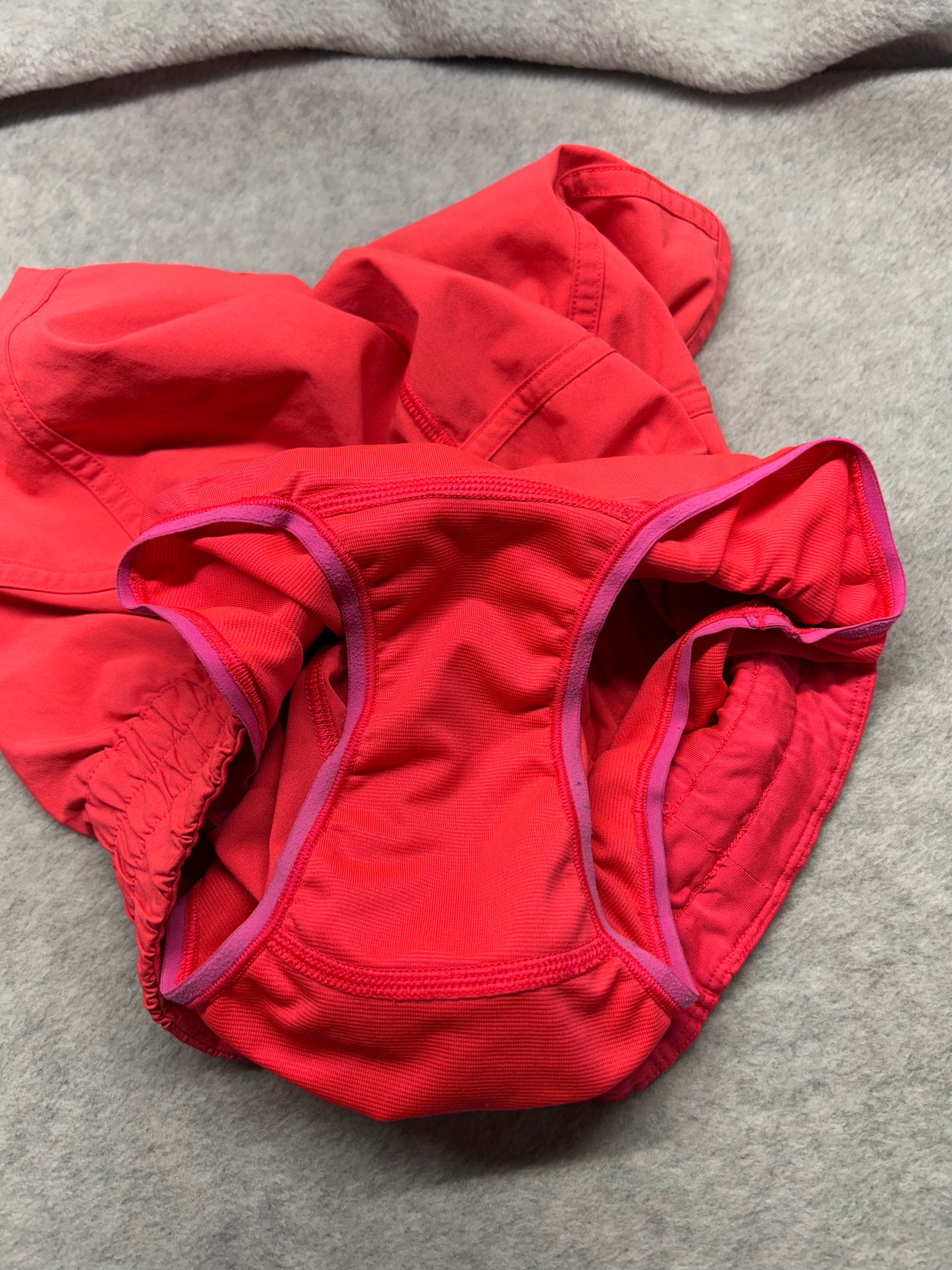 Lululemon Tracker Short V 4" Size 4 Razzle