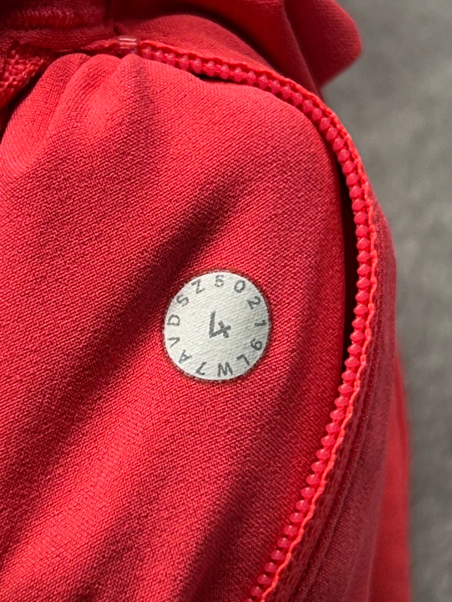Lululemon Tracker Short V 4" Size 4 Razzle