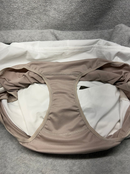 Lululemon Speed Up Short Long High-Rise 4" Size 12 White