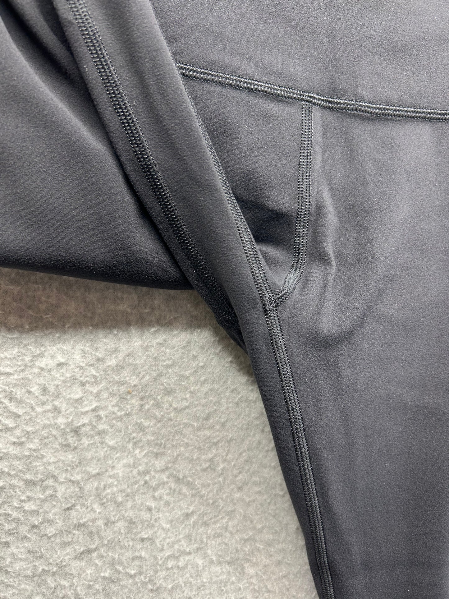 Lululemon Align Crop 21" Size 6 Black