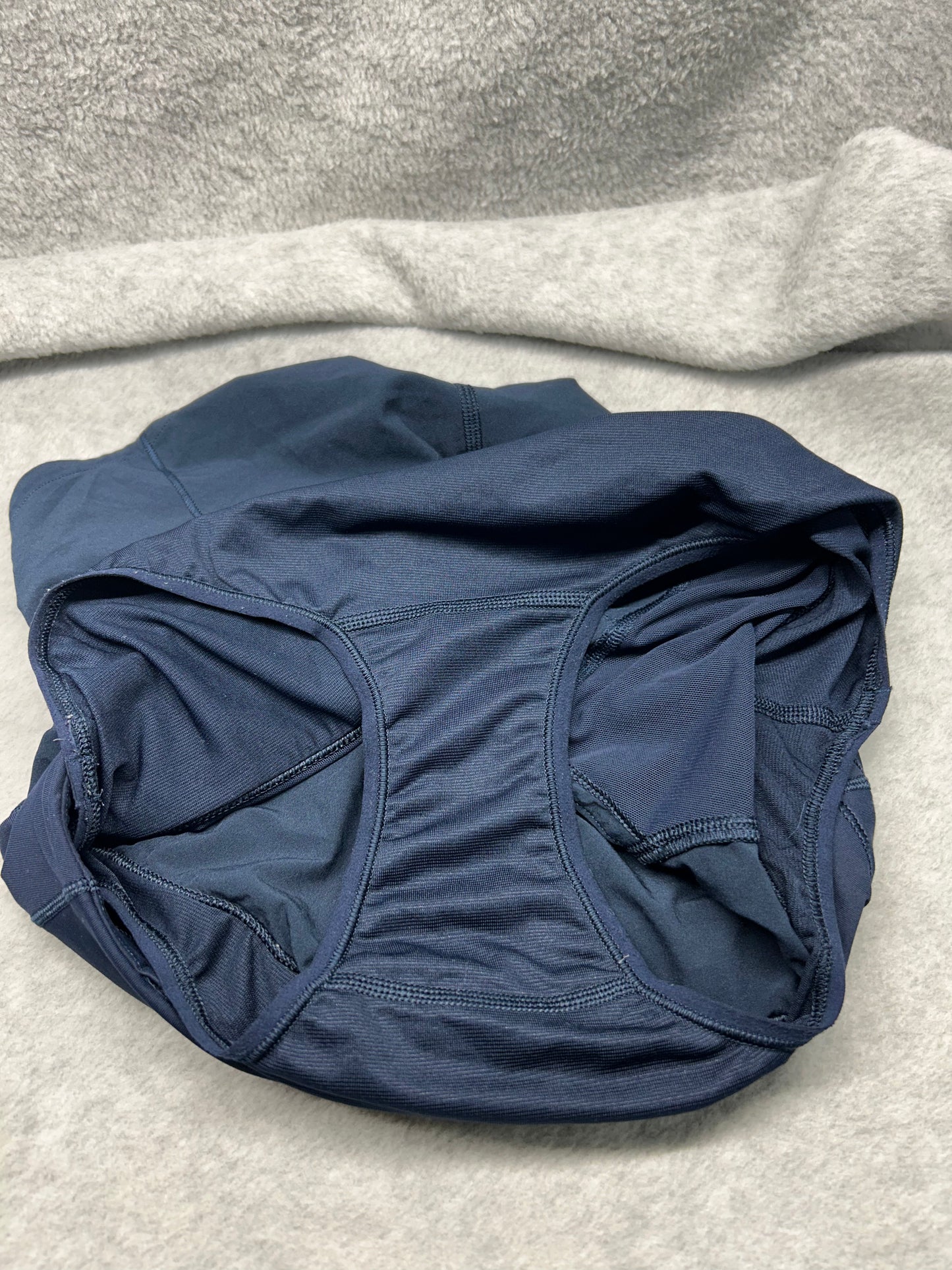 Lululemon Speed Up Short 2.5" Size 4 True Navy