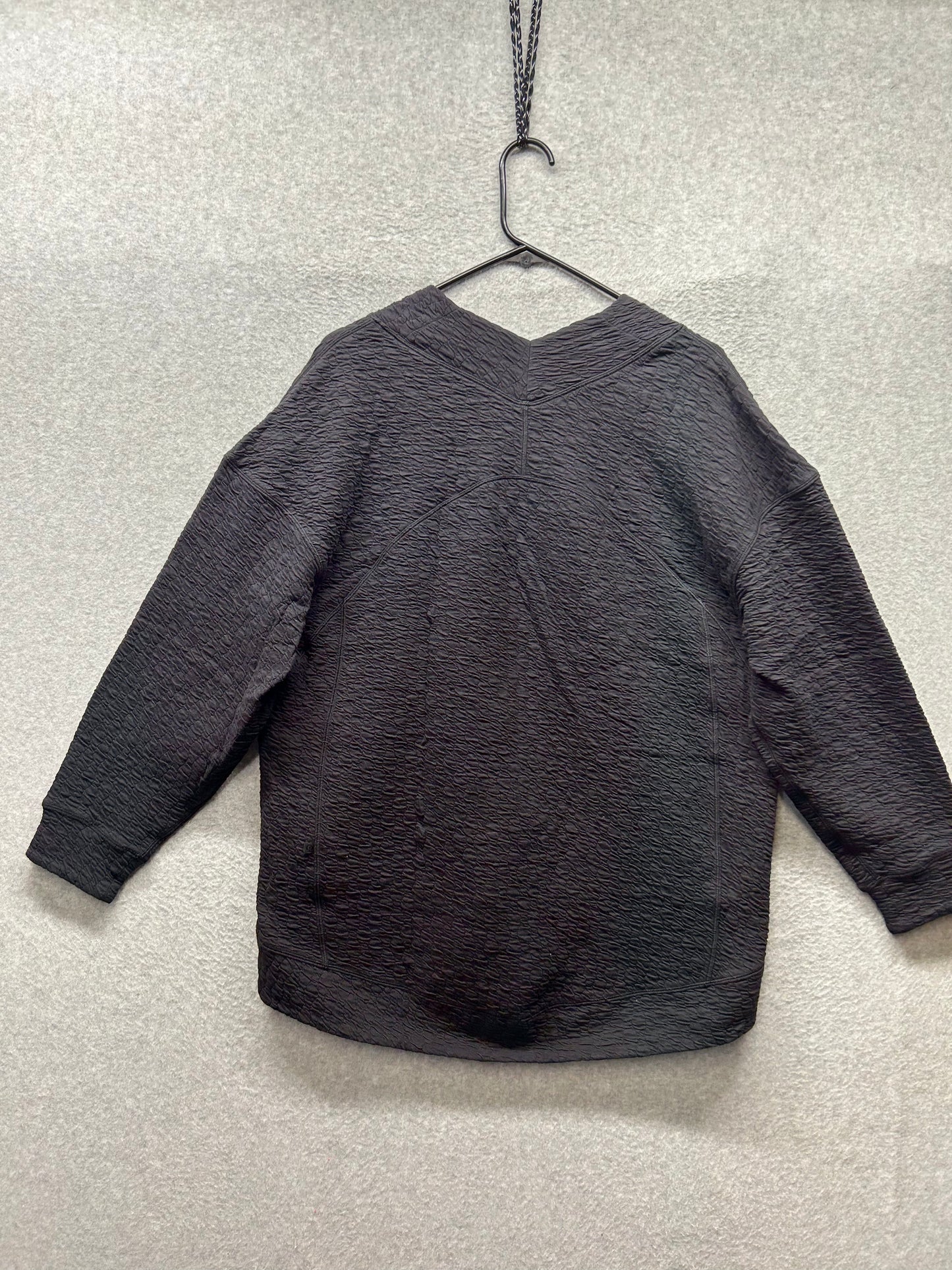 Lululemon Rippled V-Neck Pullover Size 6 Black
