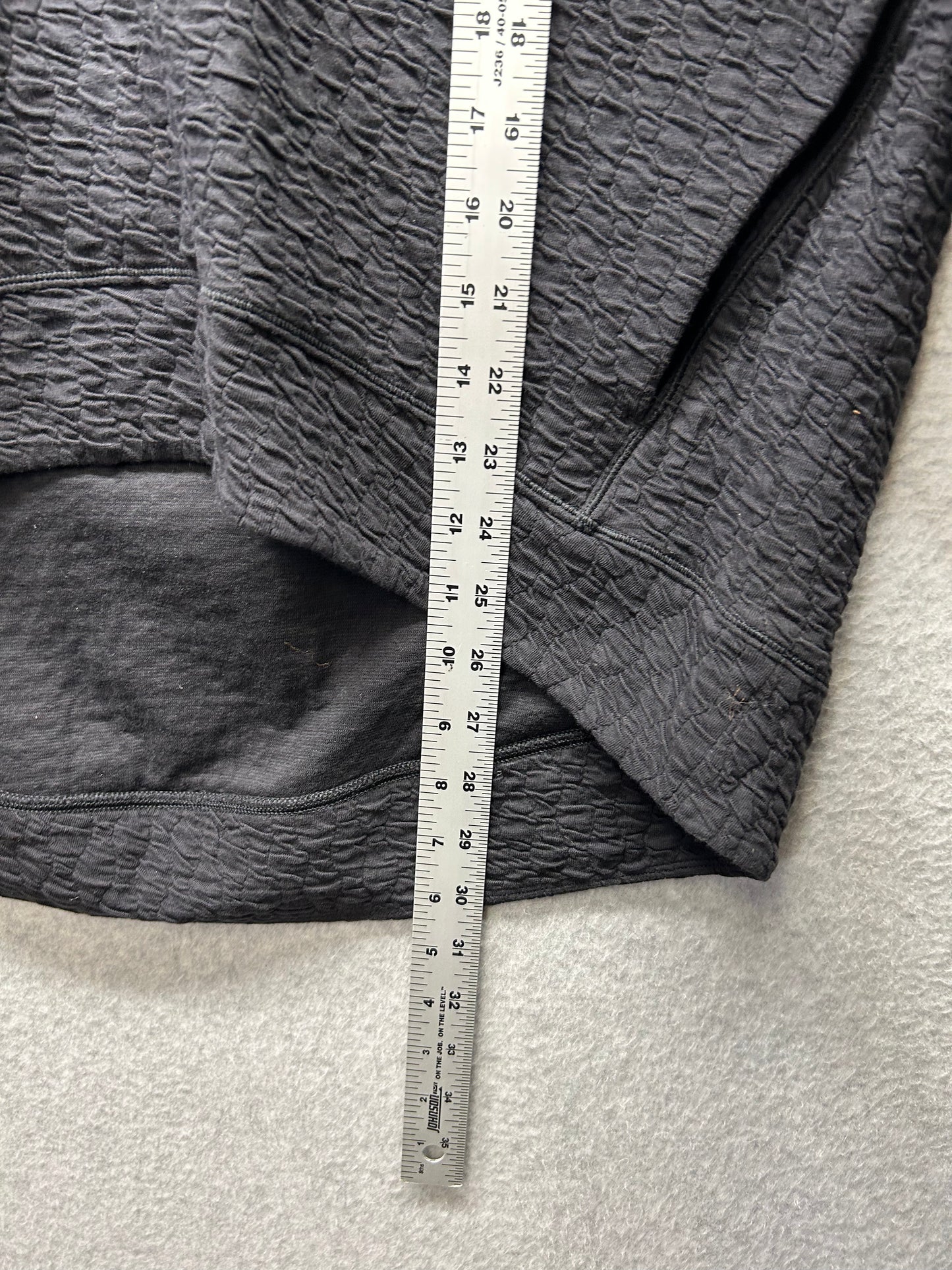 Lululemon Rippled V-Neck Pullover Size 6 Black