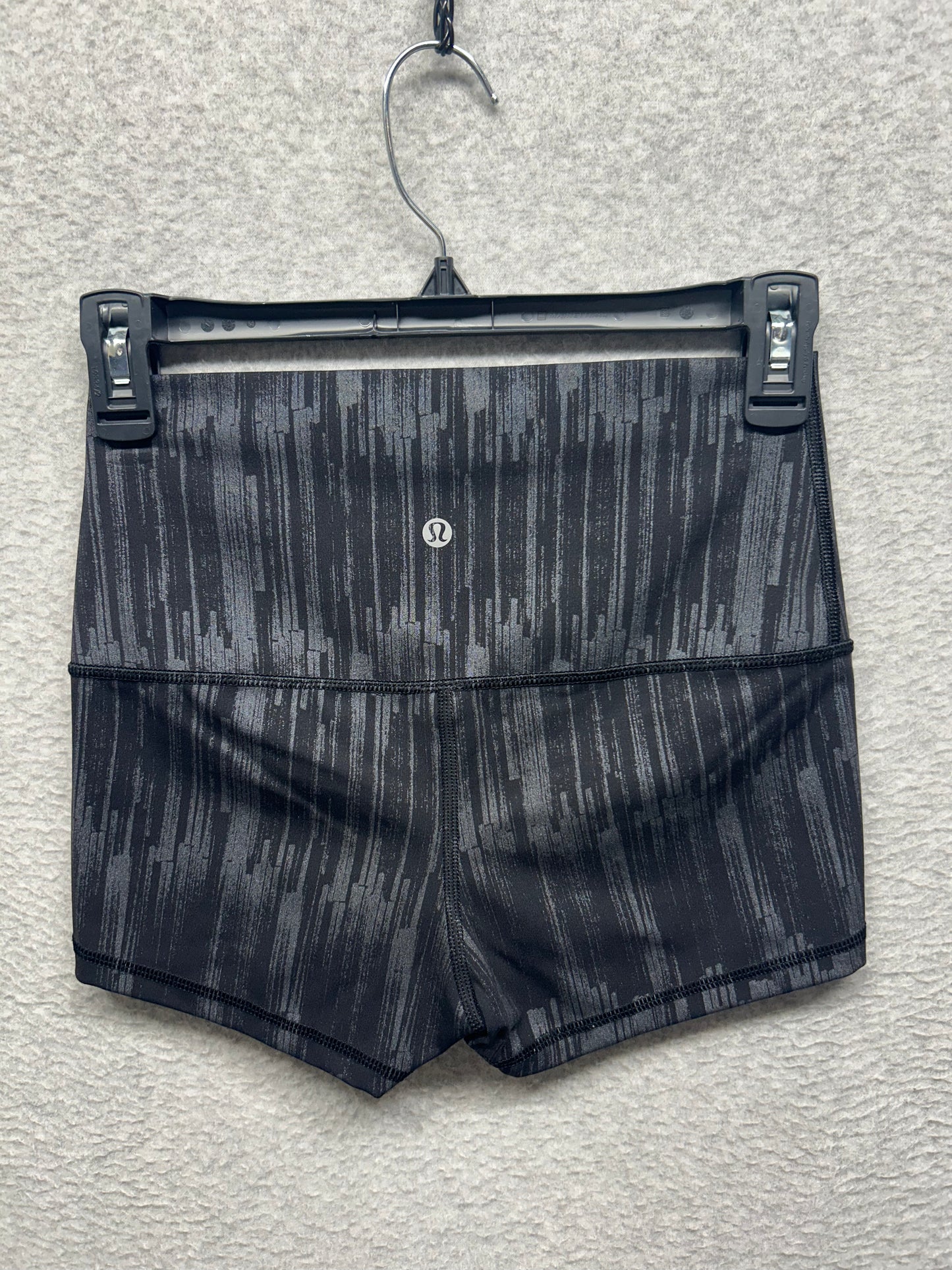 Lululemon Boogie Short Luxtreme Roll Down Size 6 Scratch Match Black Multi