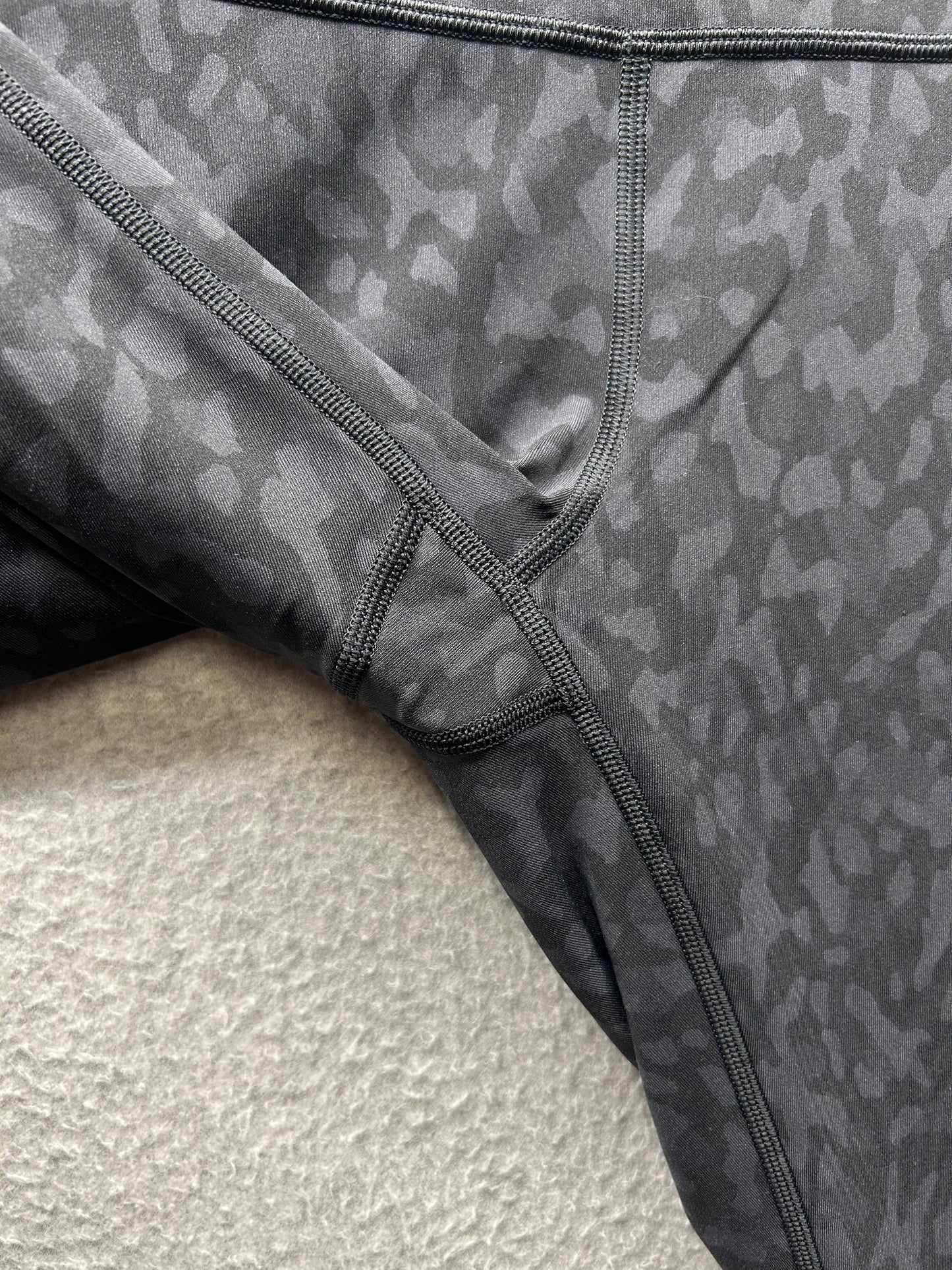Lululemon Wunder Under High-Rise Tight 28" Full-On Luxtreme Size 8 Formation Camo Deep Coal Multi