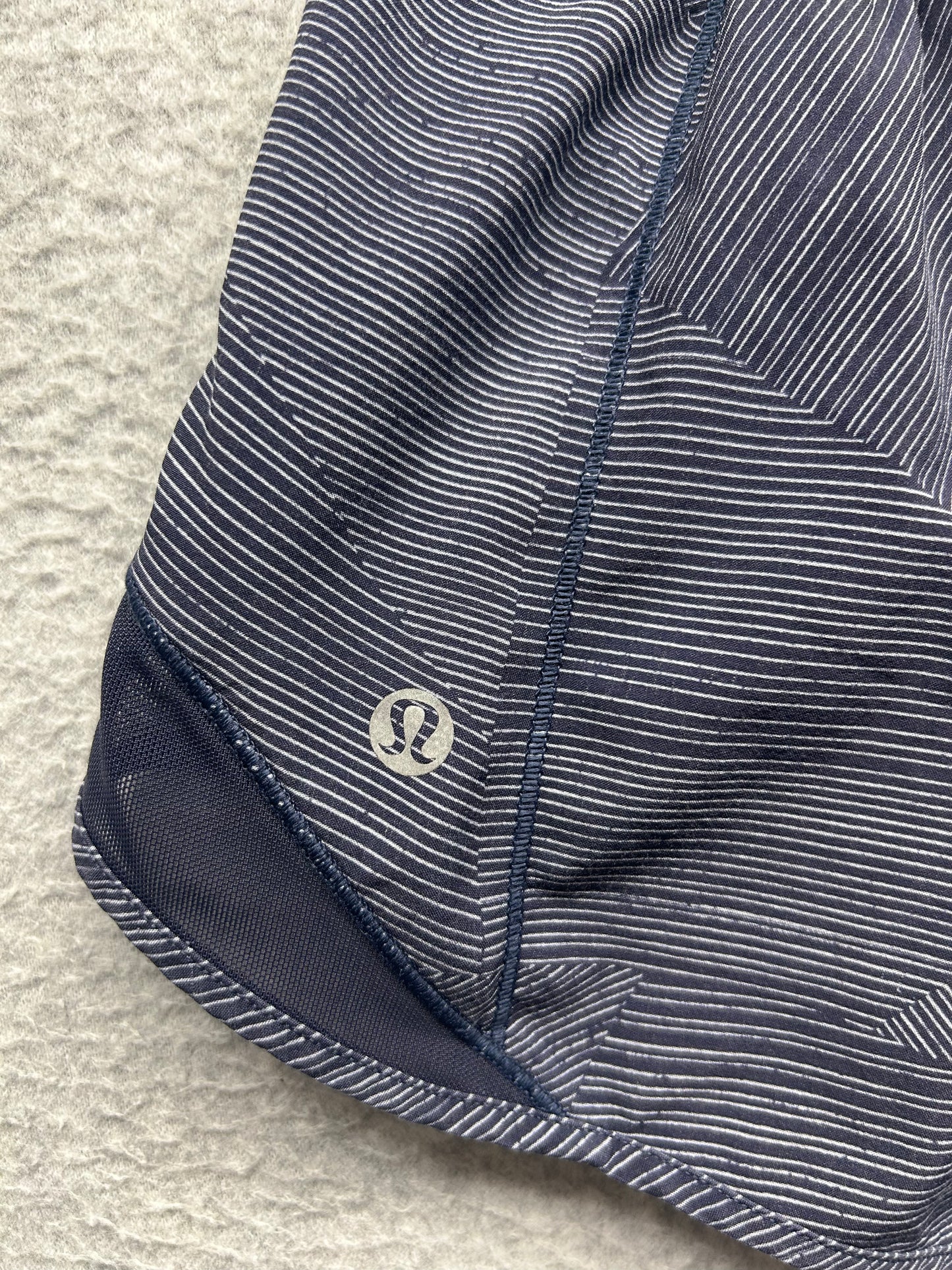 Lululemon Hotty Hot Short II 2.5" Size 6 Etch Hail Midnight Navy