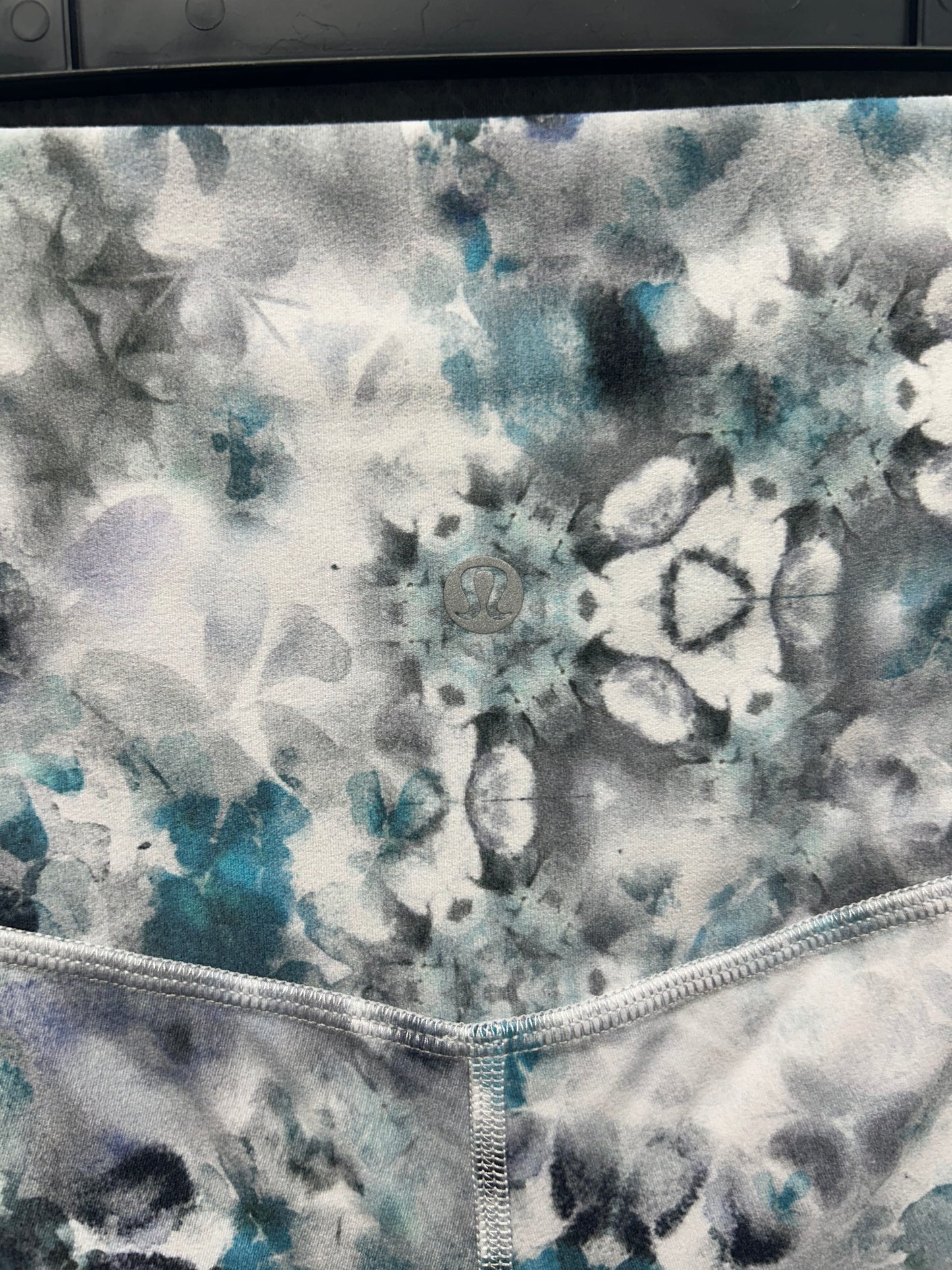 Lululemon Align Short 8" Size 6 Kaleidofloral Multi