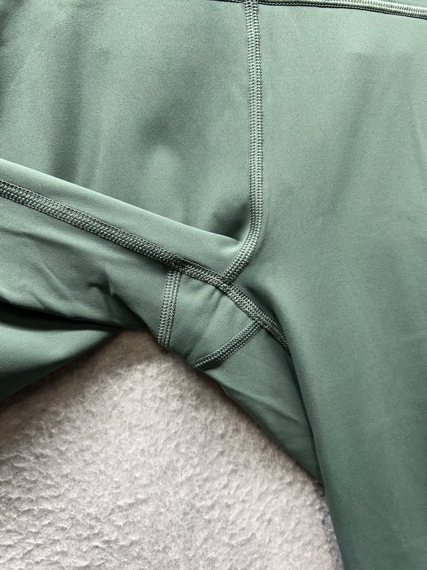 Lululemon Sun Setter 7/8 Tight 25" Size 4 Dark Forest