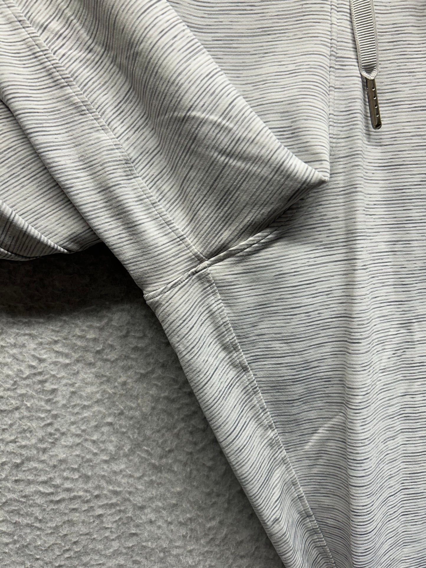 Lululemon On The Fly Crop 23" Size 12 Wee Are From Space Nimbus Battleship