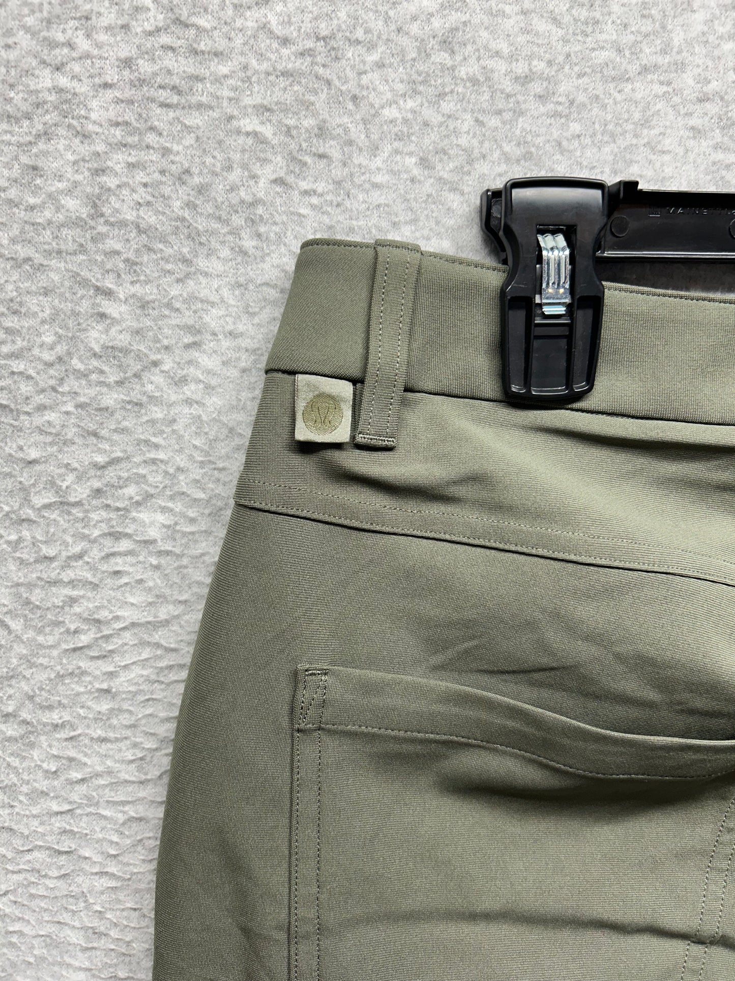 Lululemon ABC Classic Fit Pant Warpstreme Mens Size 31x27.5 (Square Dot)