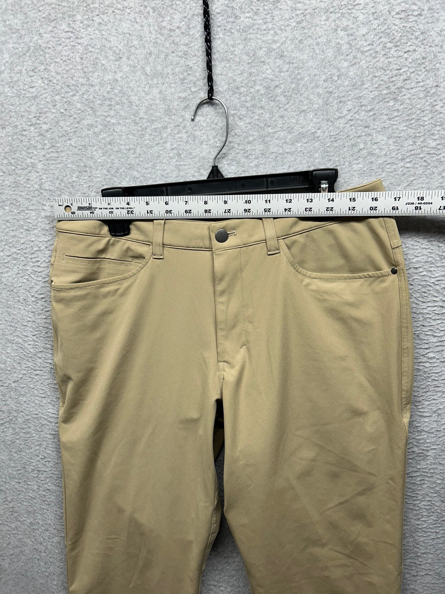 Lululemon ABC Pant Classic Fit Mens Size 32x31 Tofino Sand