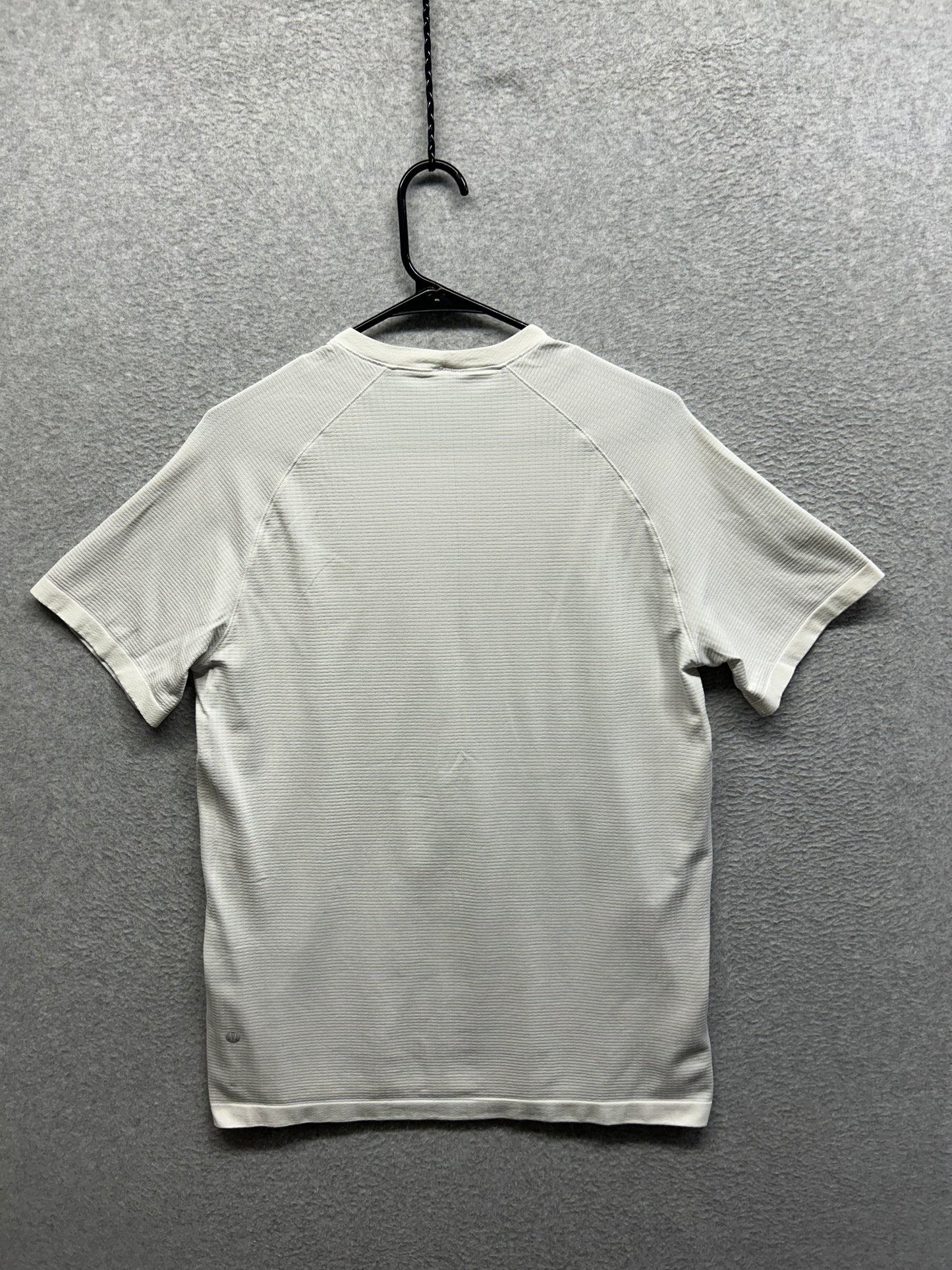 Lululemon Metal Vent Tech Short Sleeve Size Medium Bone | White