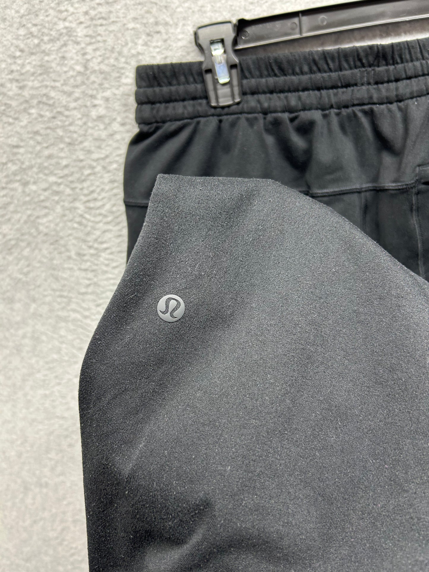 Lululemon Soft Jersey Tapered 28" Pant Regular Mens Size Medium Black (Square Dot)