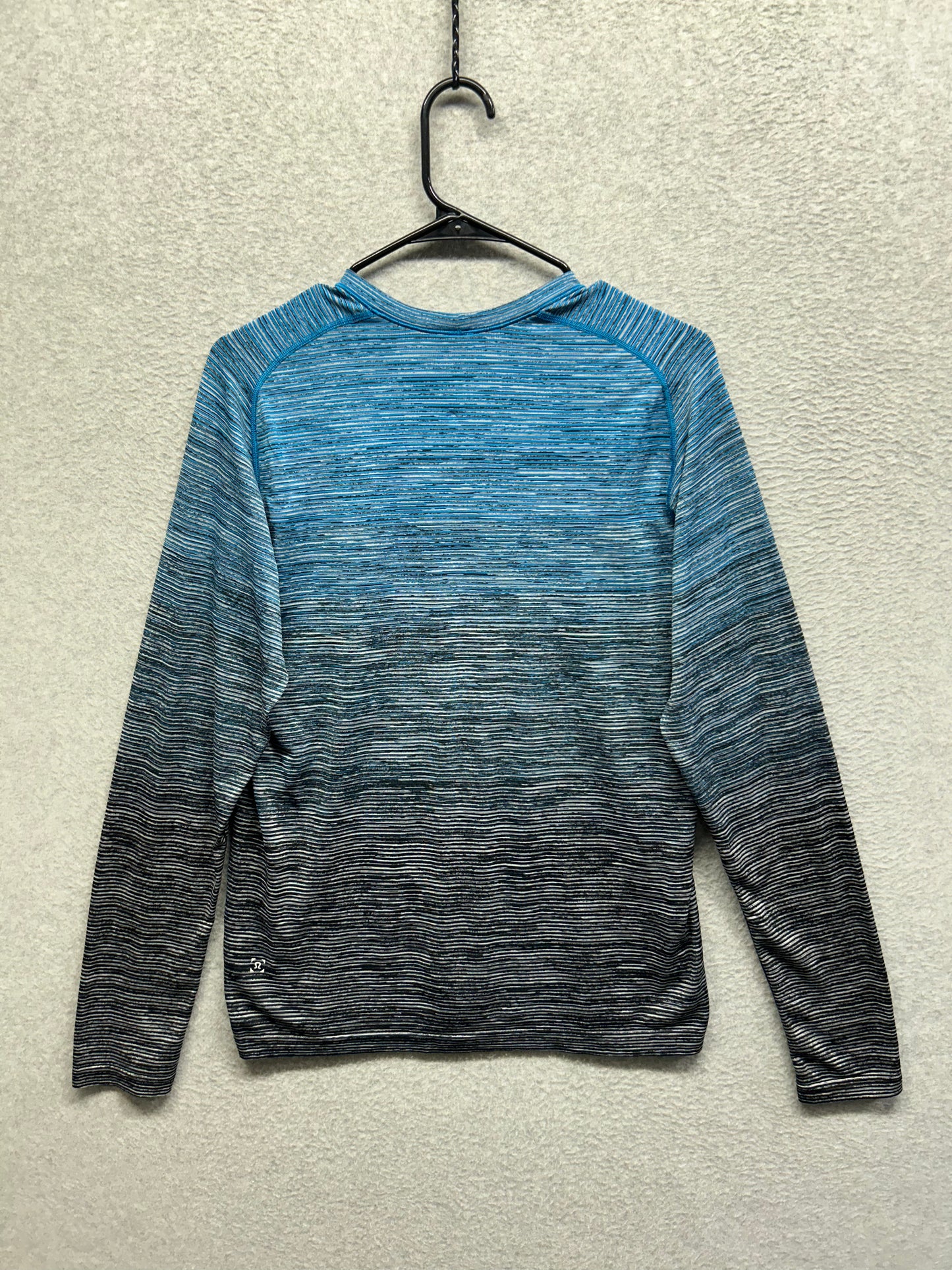 Lululemon Metal Vent Tech Long Sleeve Size Medium Blue | Black