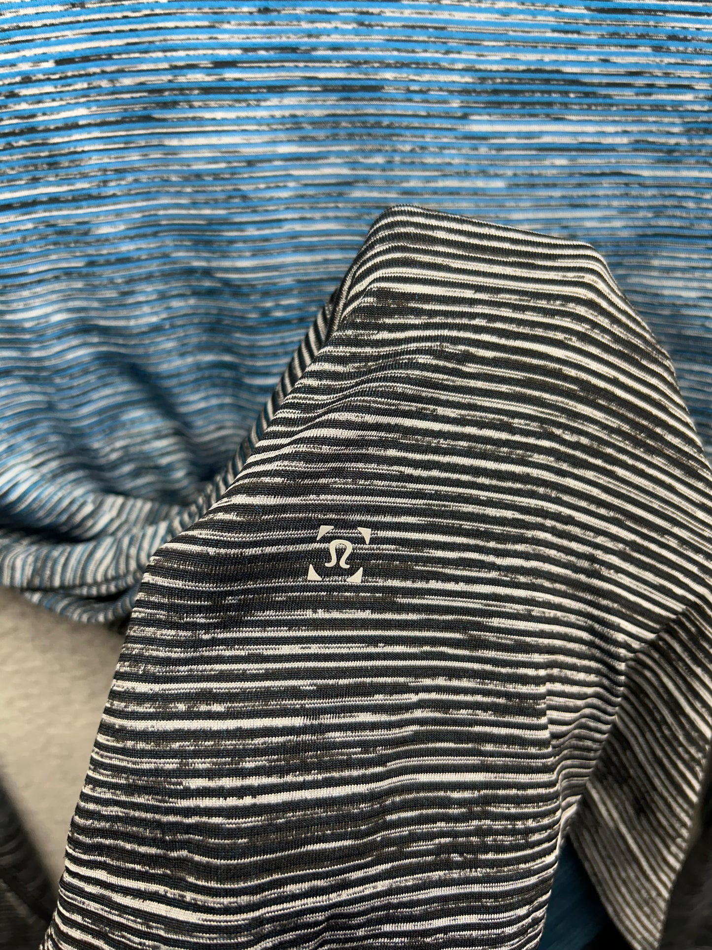 Lululemon Metal Vent Tech Long Sleeve Size Medium Blue | Black