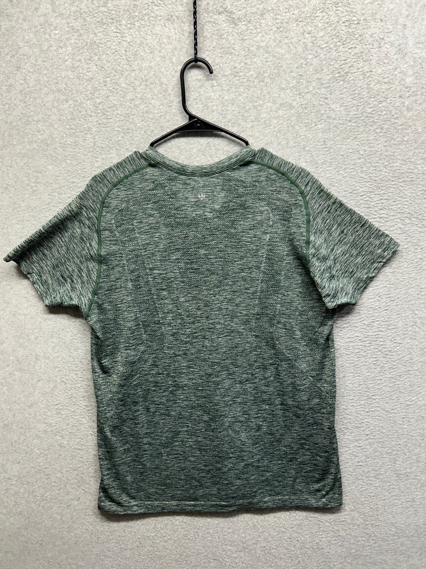 Lululemon Metal Vent Tech Short Sleeve Size Large Green
