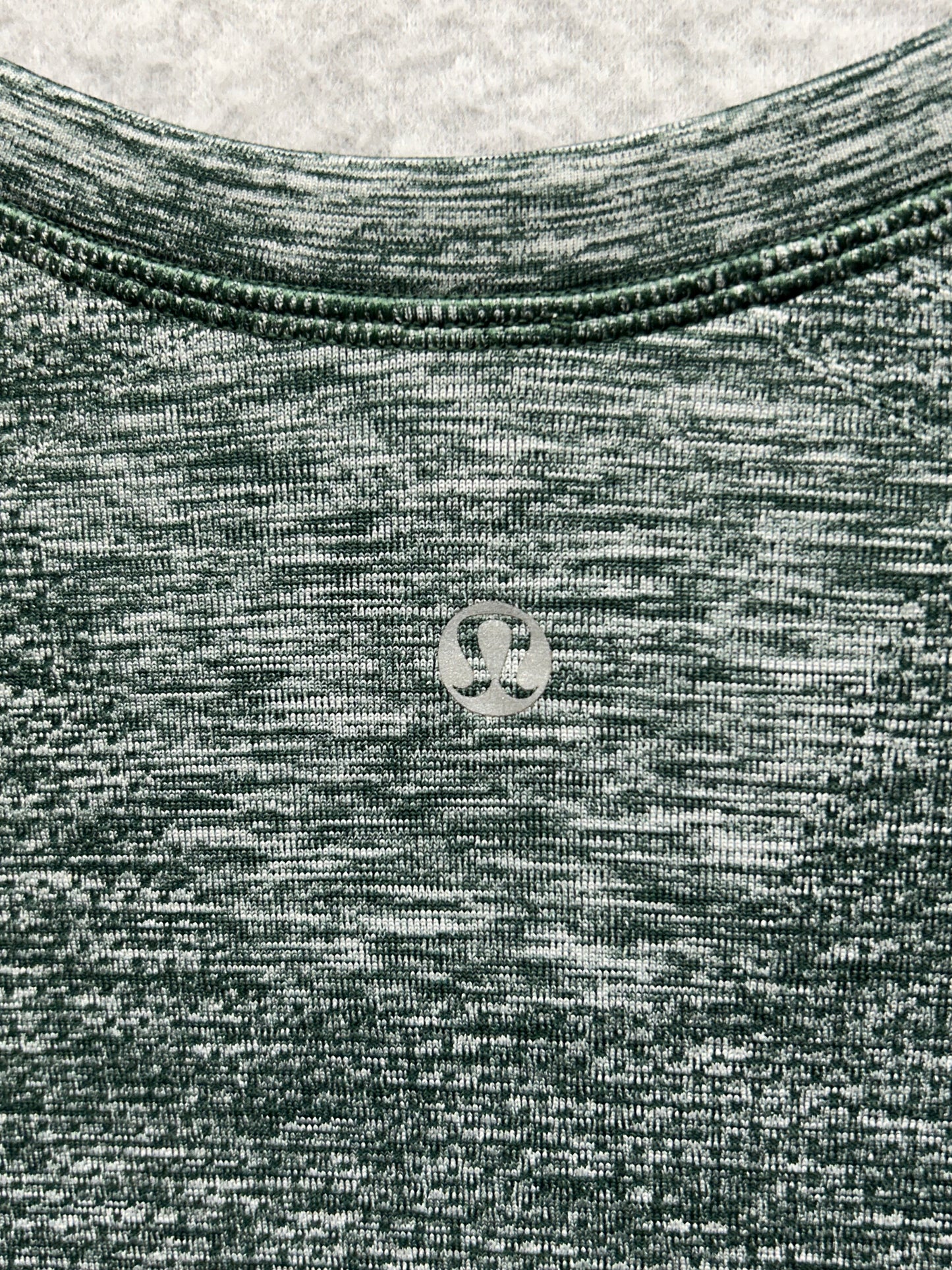 Lululemon Metal Vent Tech Short Sleeve Size Large Green