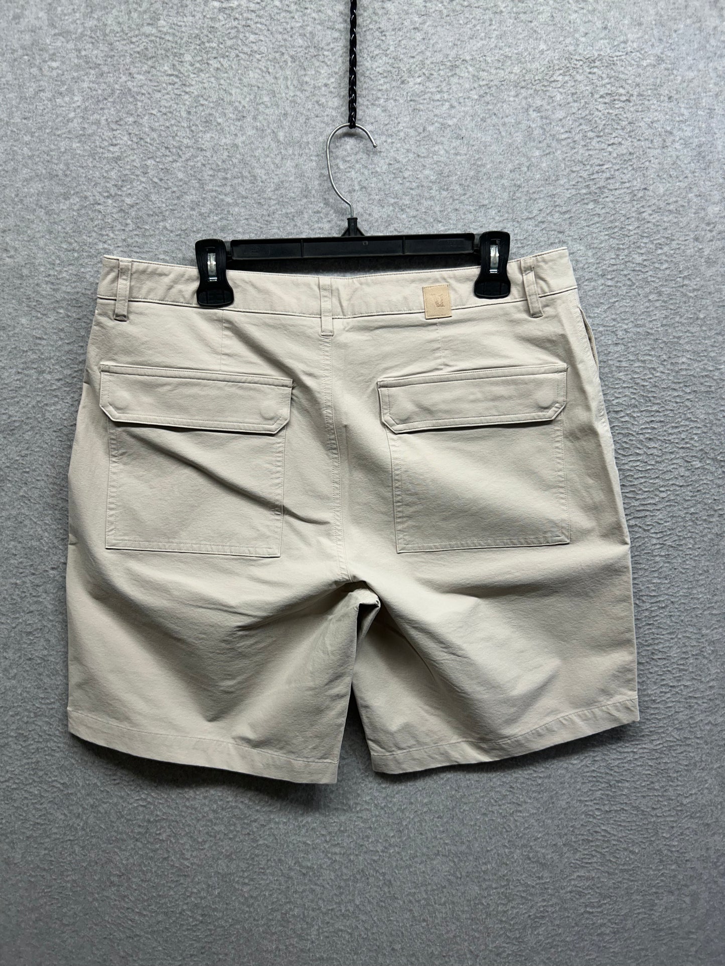 Vuori Barren 8" Short Mens Size 33 Oatmeal