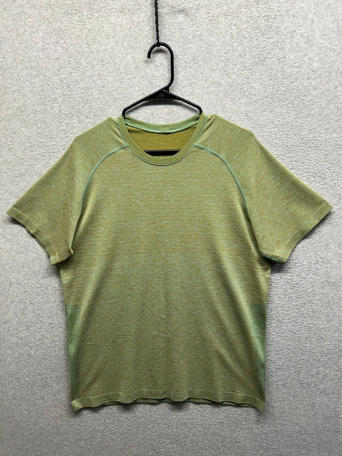 Lululemon Metal Vent Tech Short Sleeve Size Large Green | Yellow