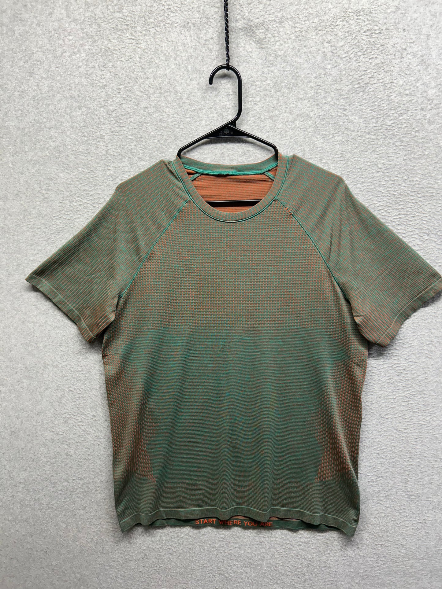 Lululemon Metal Vent Tech Short Sleeve Size Large Green | Red