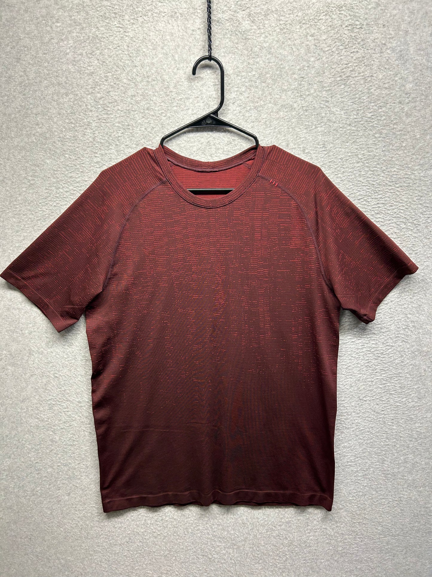 Lululemon Metal Vent Tech Short Sleeve Size Large Red | Black