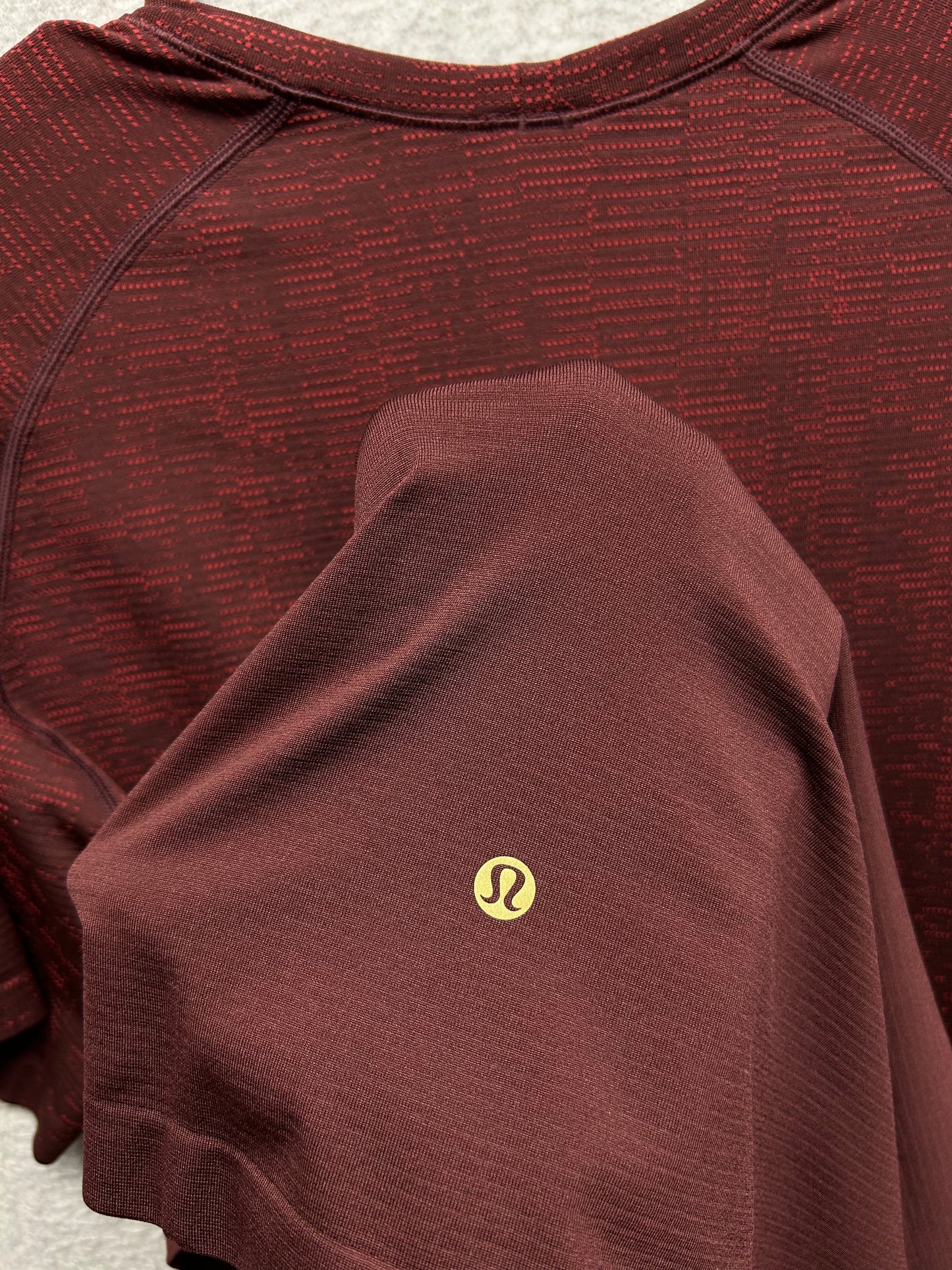 Lululemon Metal Vent Tech Short Sleeve Size Large Red | Black