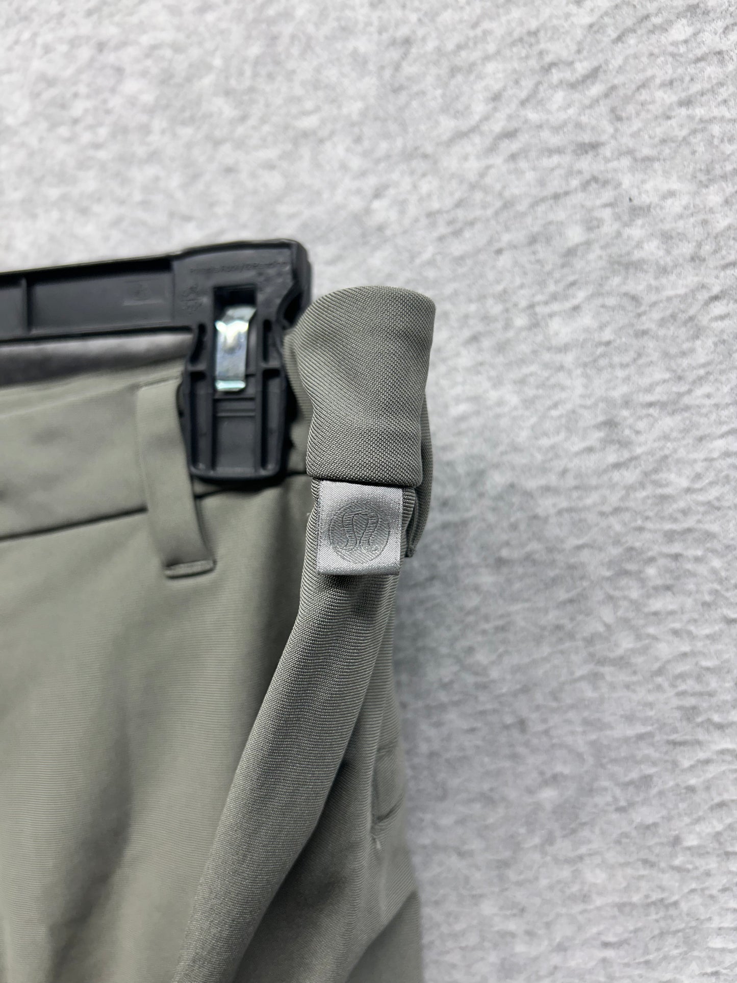 FLAWED Lululemon Commission Classic-Fit Short 7" Warpstreme Size 32 Grey Sage