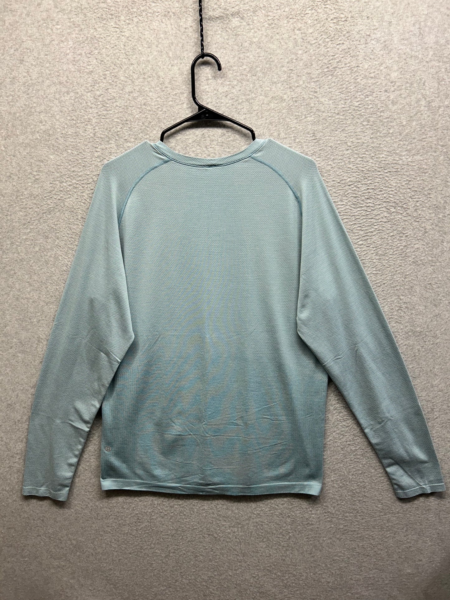 Lululemon Metal Vent Tech Long Sleeve Size Large Blue