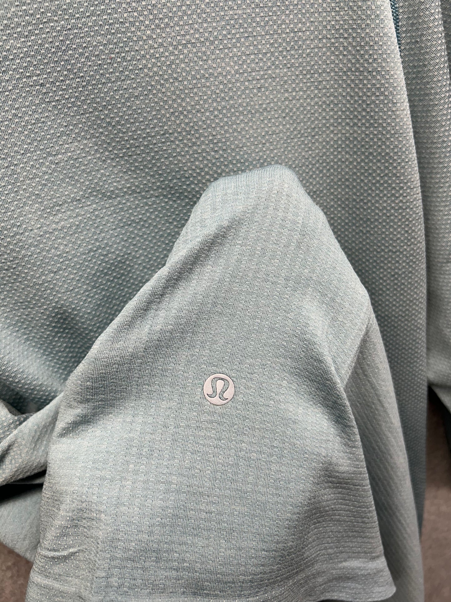 Lululemon Metal Vent Tech Long Sleeve Size Large Blue