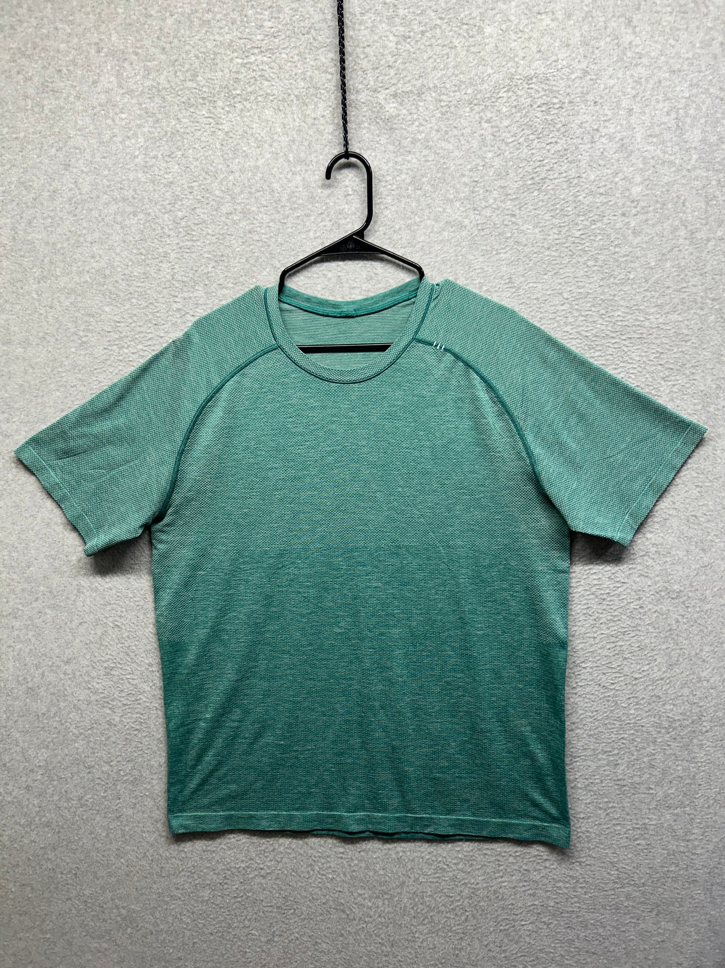 Lululemon Metal Vent Tech Short Sleeve Size XL Green