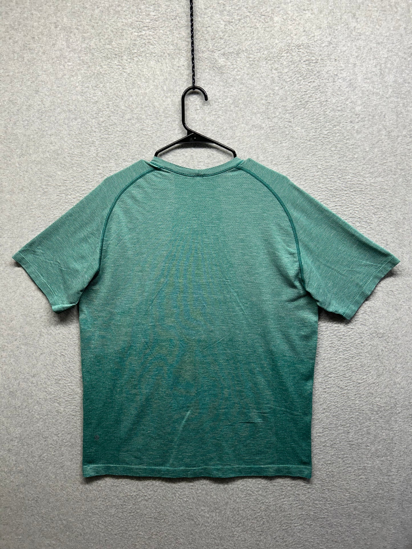 Lululemon Metal Vent Tech Short Sleeve Size XL Green