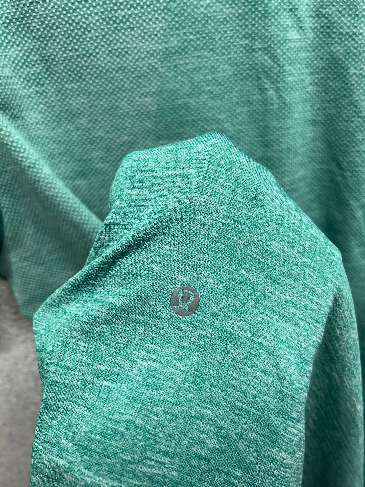 Lululemon Metal Vent Tech Short Sleeve Size XL Green