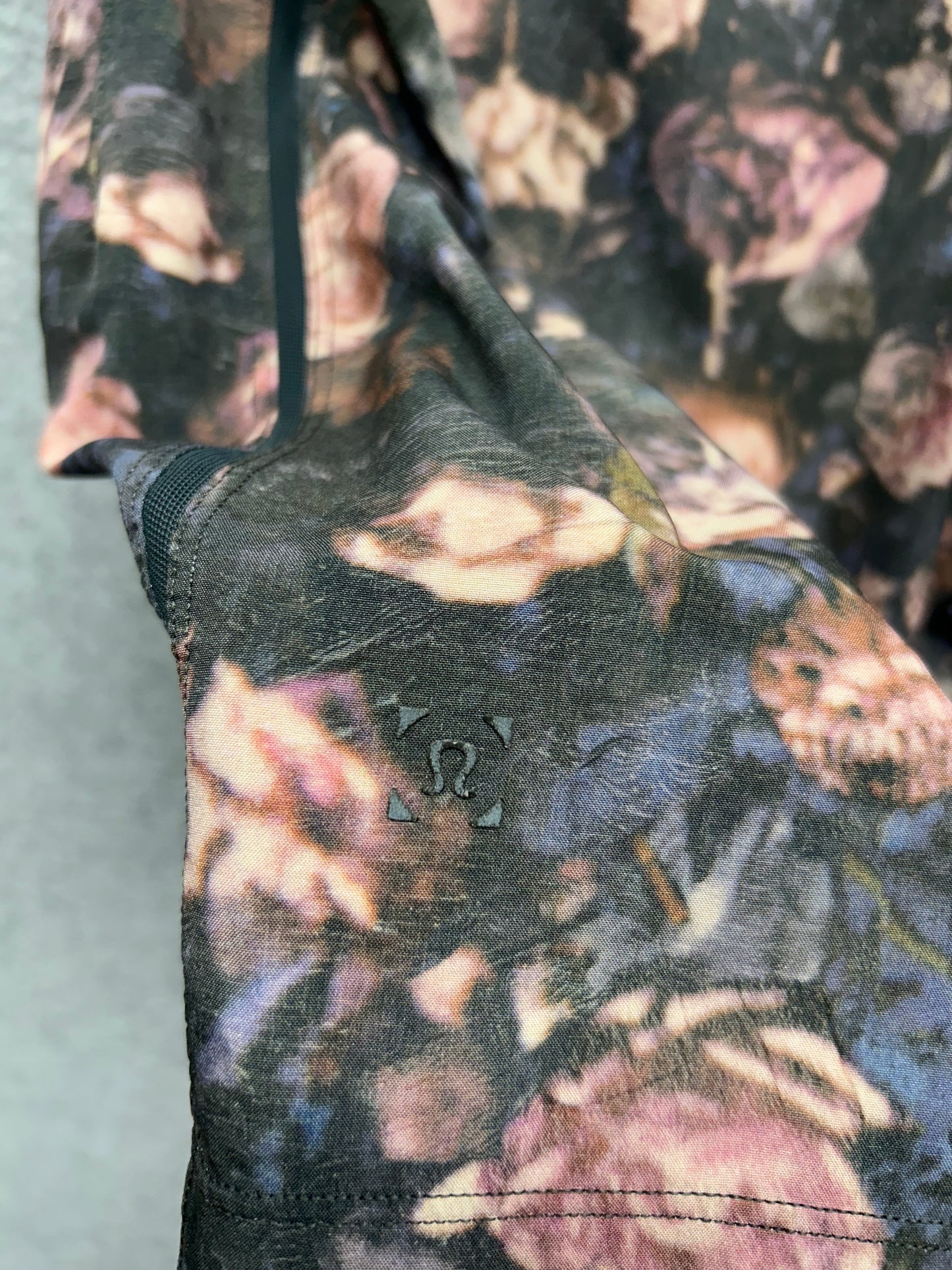 Lululemon Pace Breaker Short 9" Mens Size XL Frosted Rose Multi