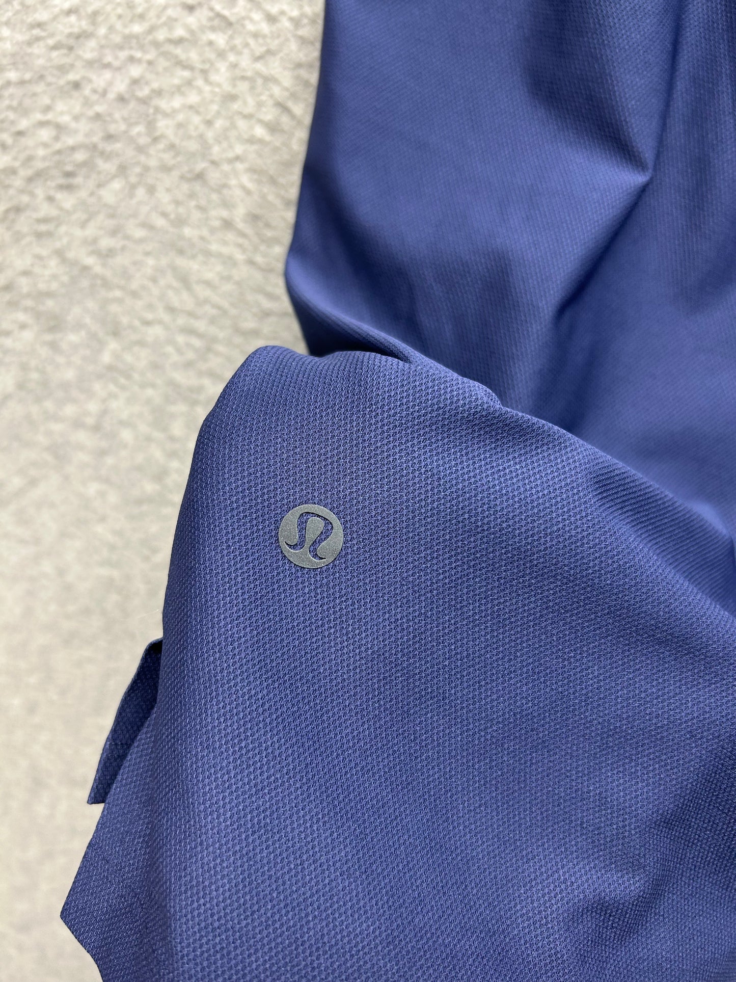 Lululemon License to Train Linerless Short 7" Size Medium Blue