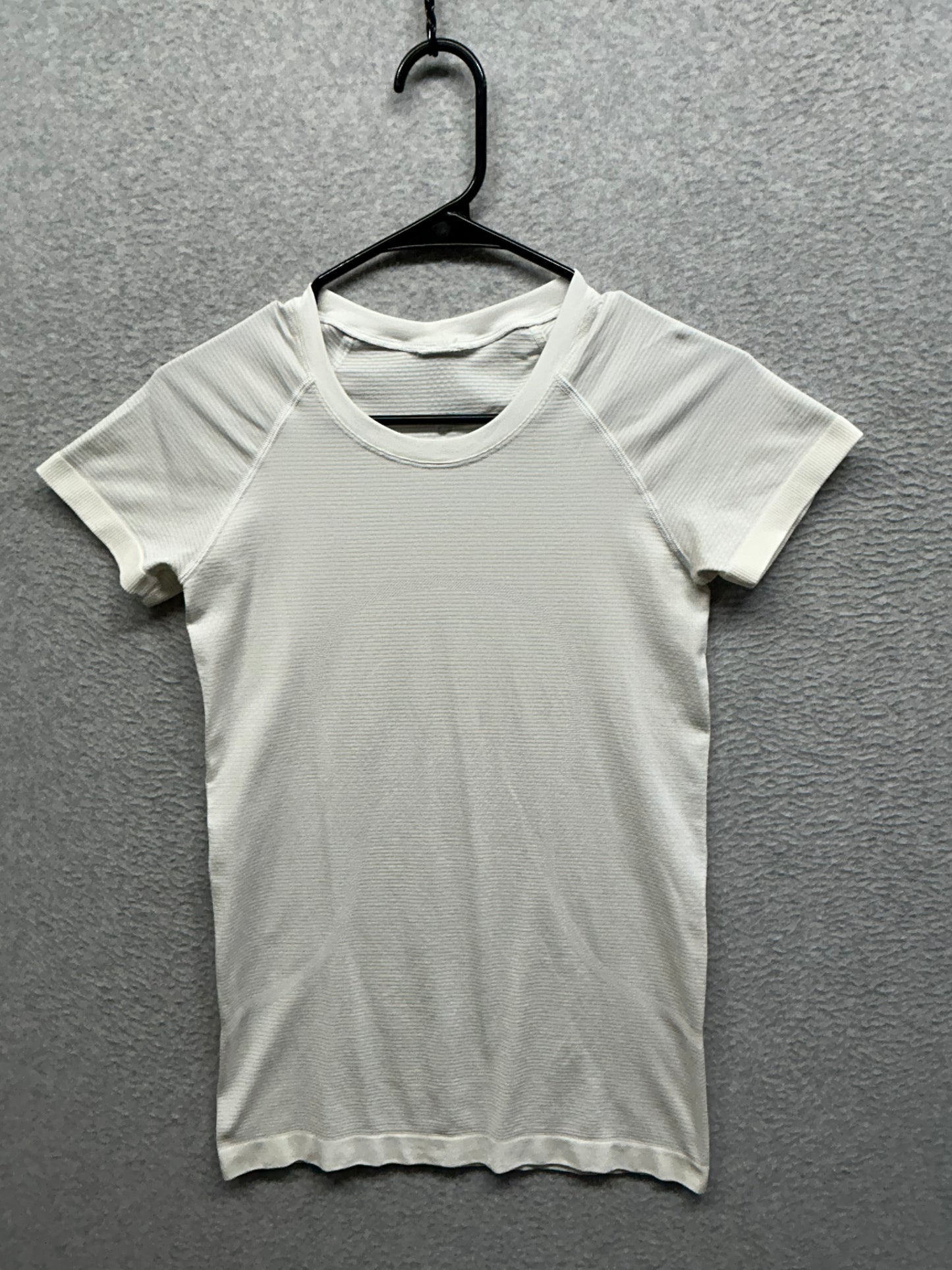 Lululemon Swiftly Tech Short Sleeve Size 6 White|Bone