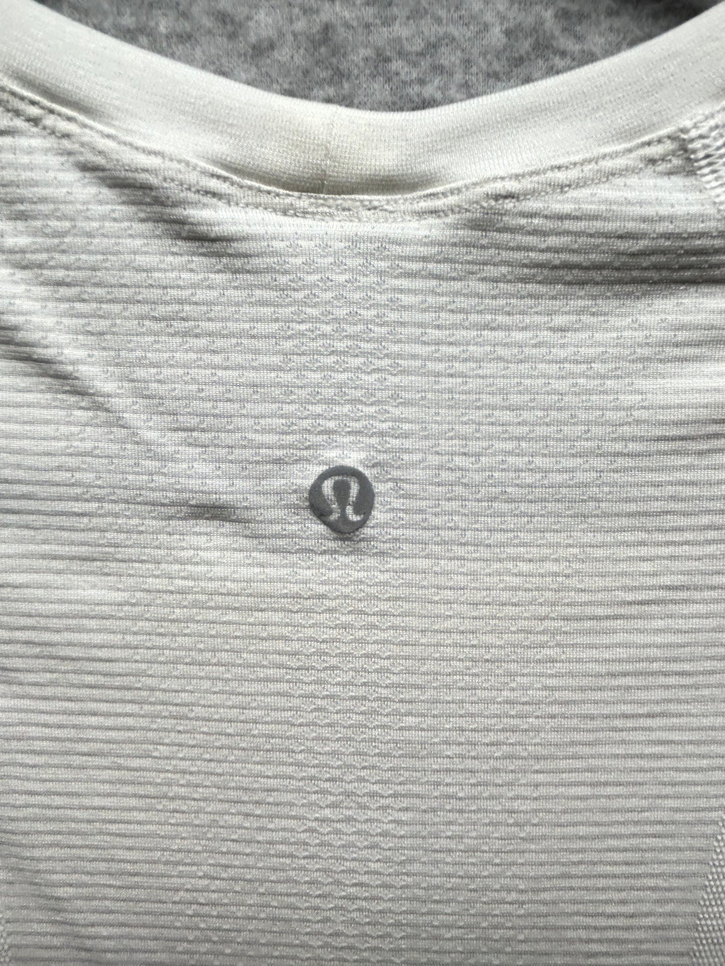 Lululemon Swiftly Tech Short Sleeve Size 6 White|Bone