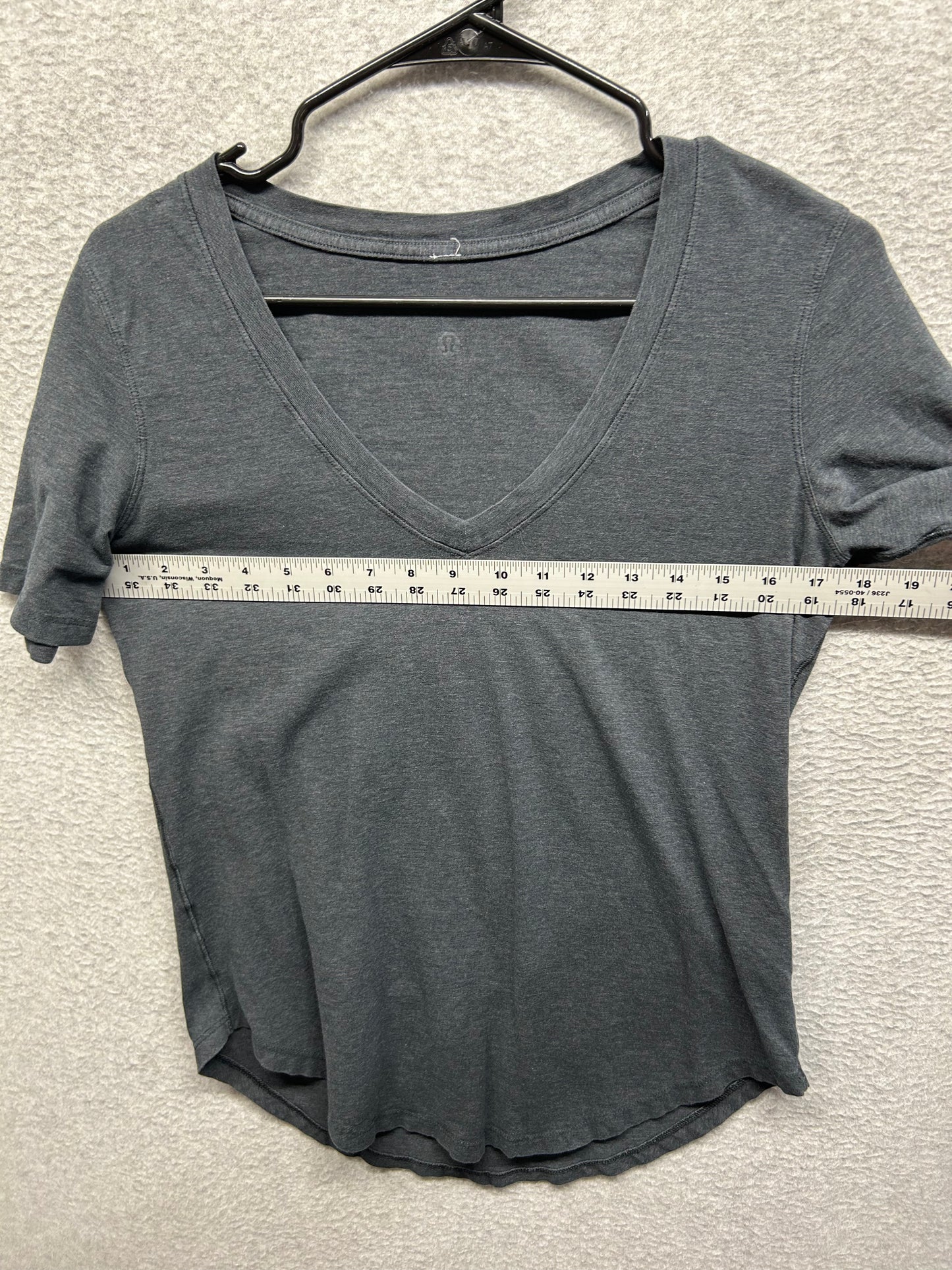 Lululemon Love Crew III V Neck Size 8 Gray