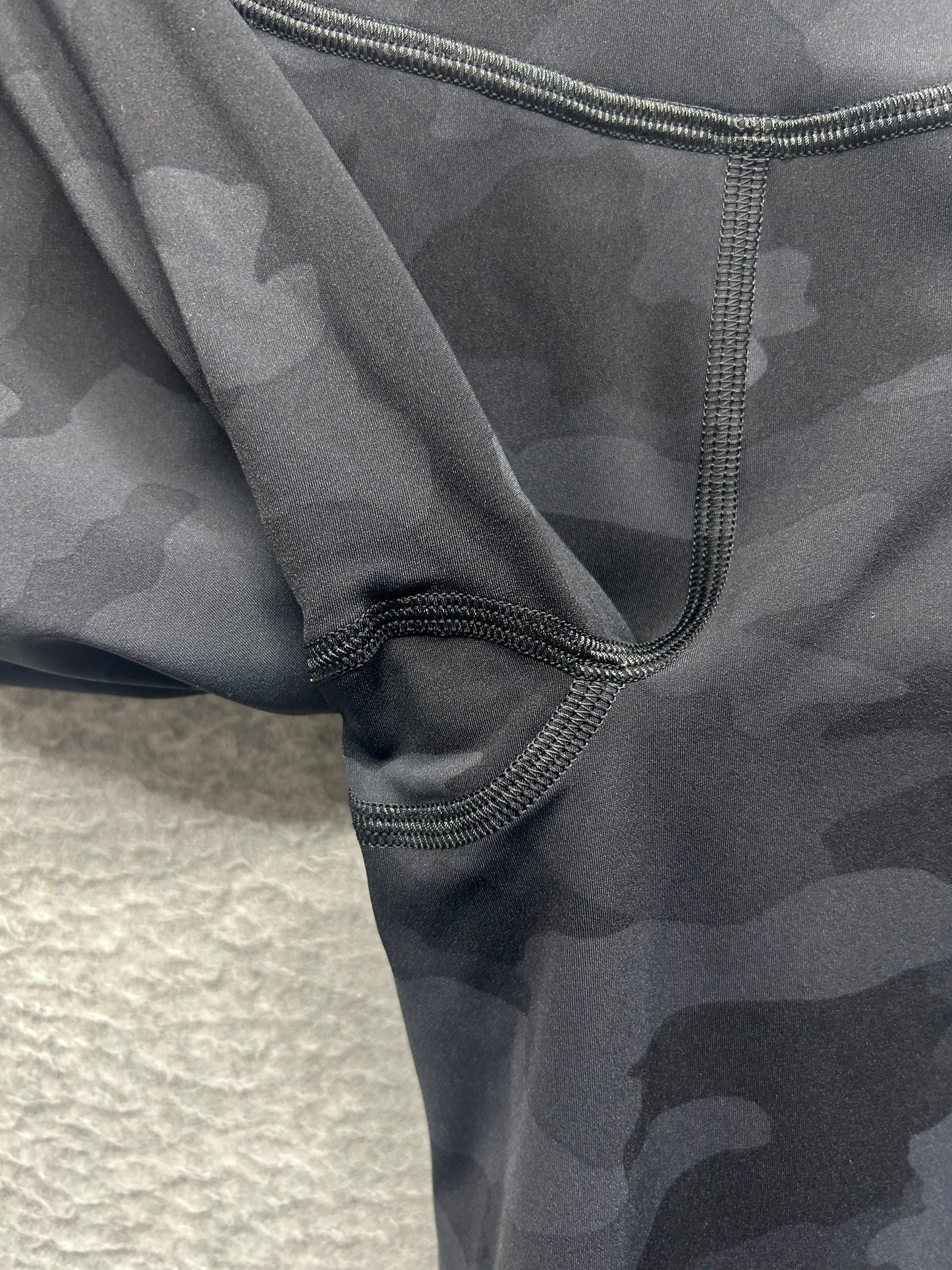 Lululemon Base Pace High-Rise Running Tight 25" Size 2 Heritage 365 Camo Deep Coal Multi